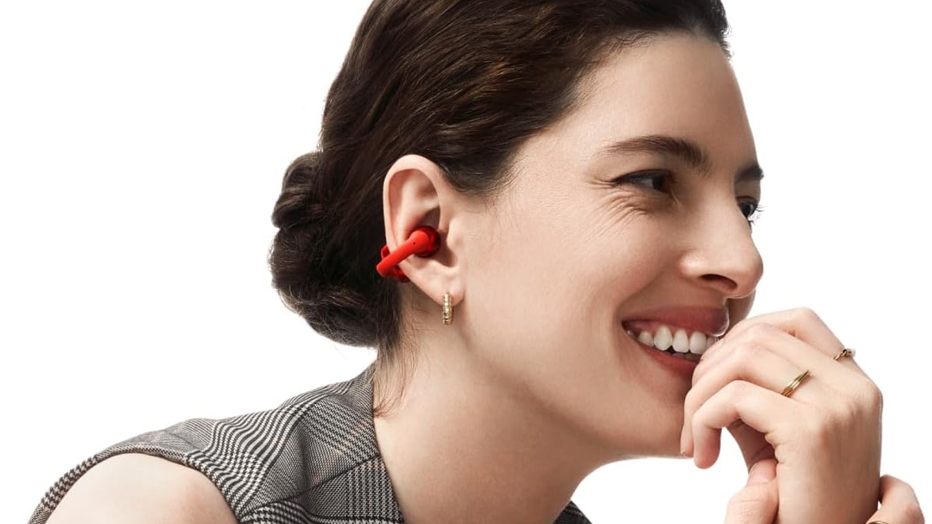 SHOKZ OpenDots ONE Open Ear Headphones Press Image SHOKZ OpenDots ONE Open Ear Headphones Press Image