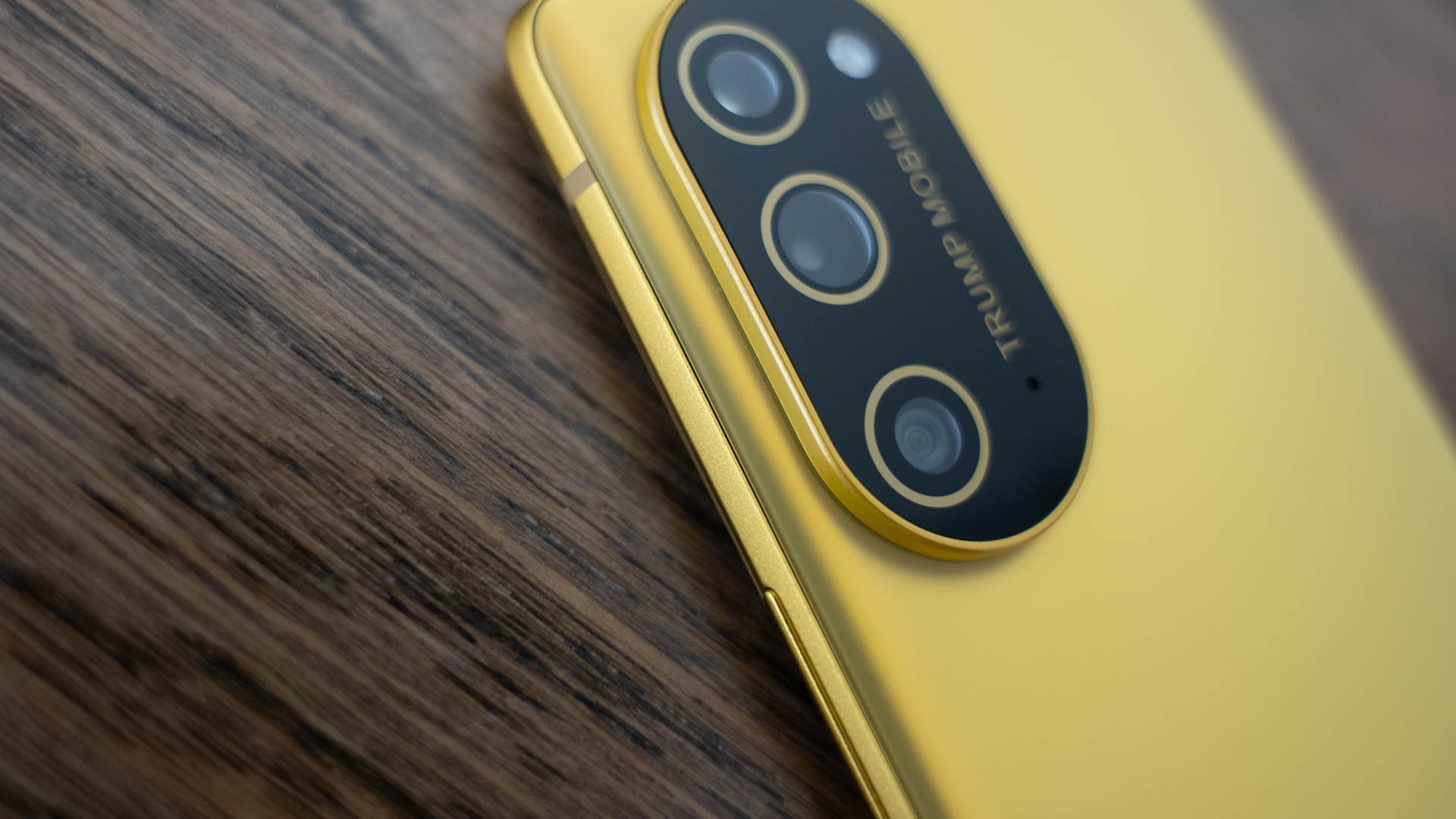 T1 Trum Mobile Trump Phone (3 of 3)