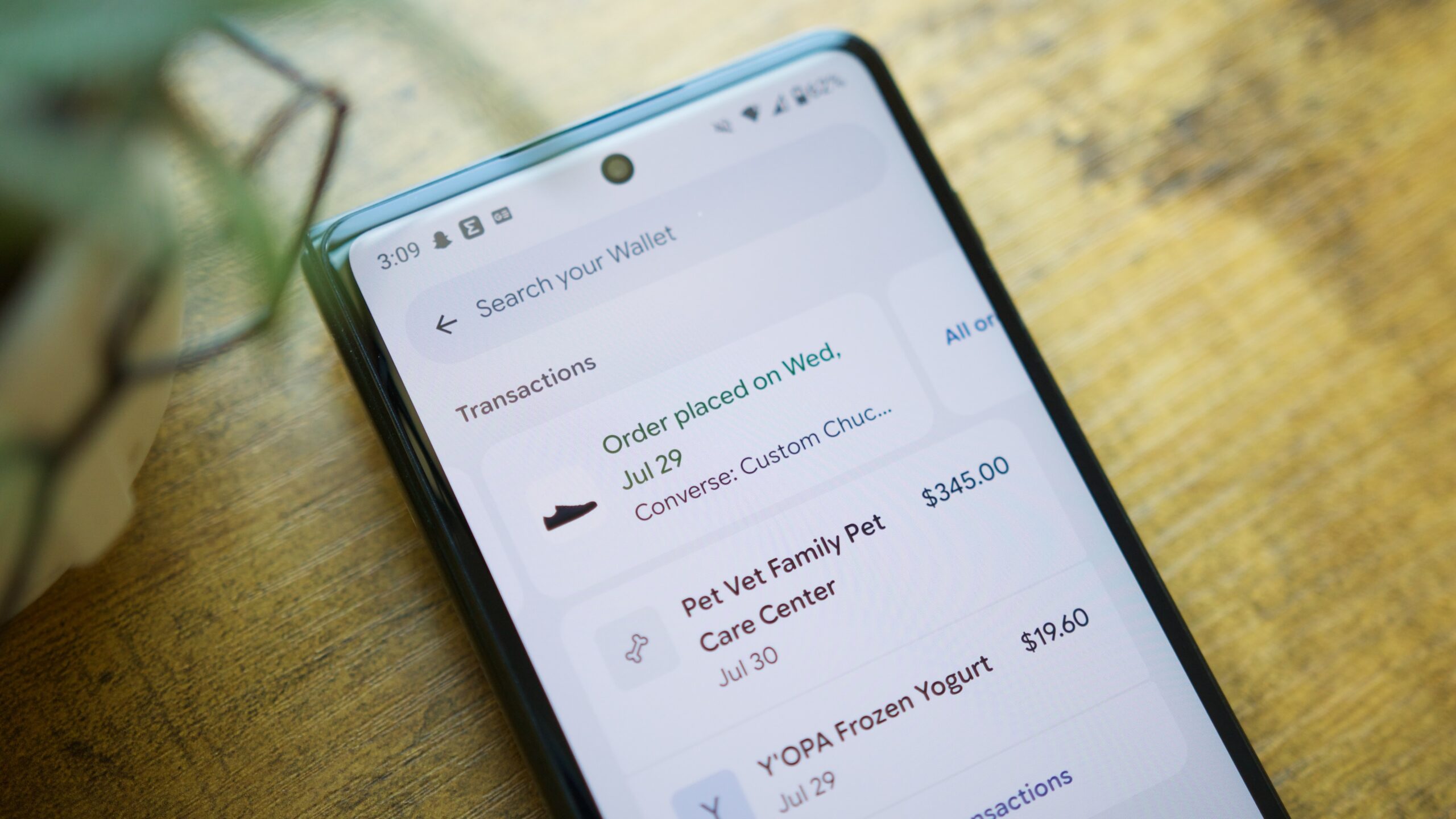 Order tracking page in Google Wallet.