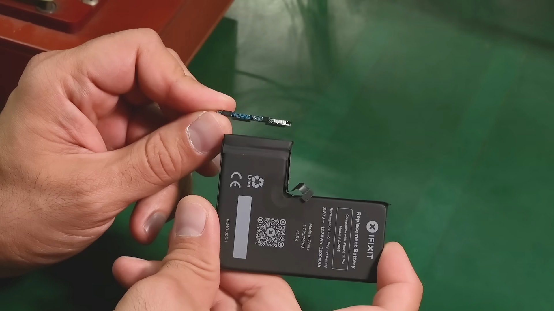 iFixit Battery Manufacturing (3) iFixit Battery Manufacturing (3)