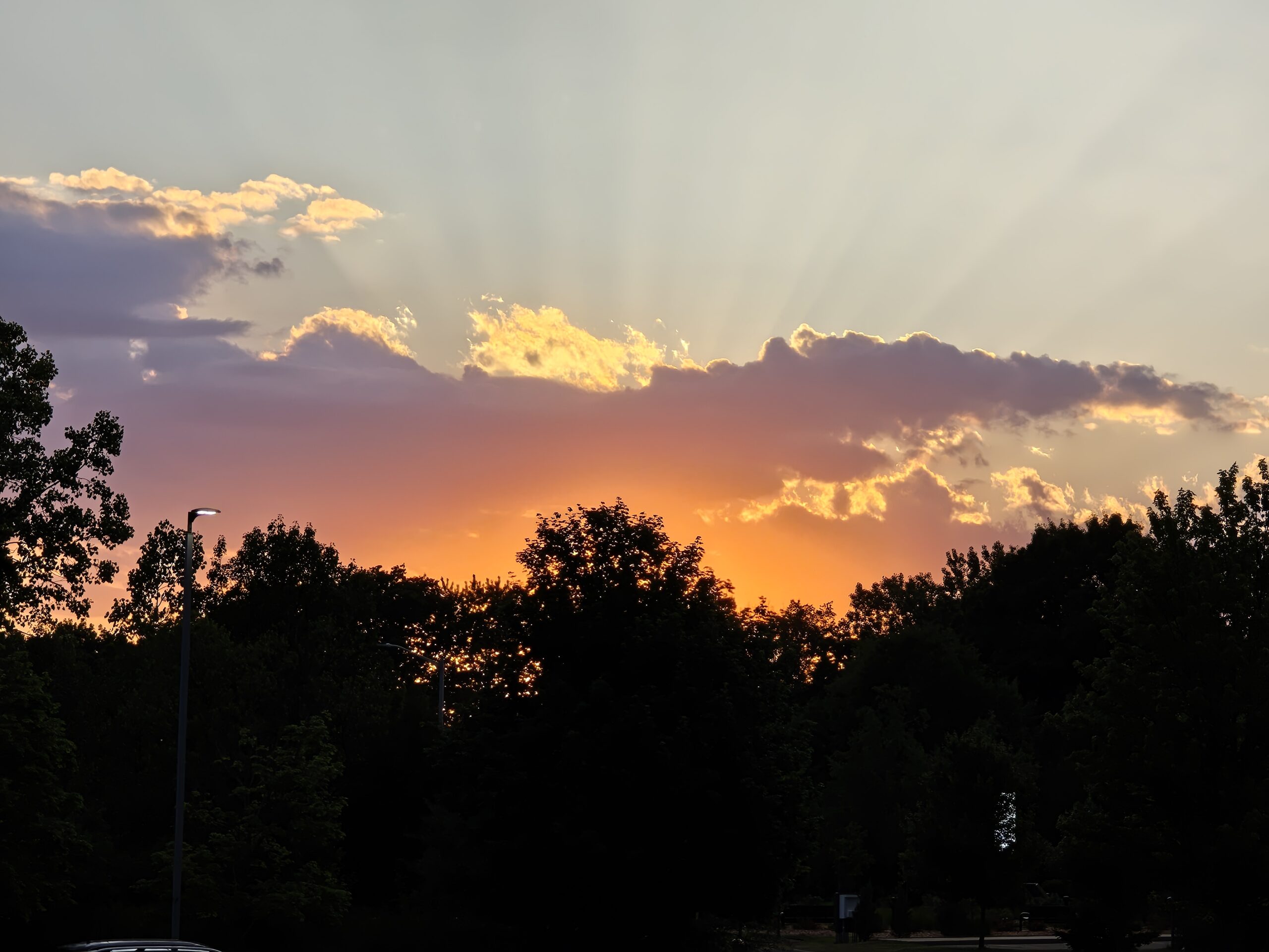 A photo of a sunset, taken with the Motorola Razr Fold.