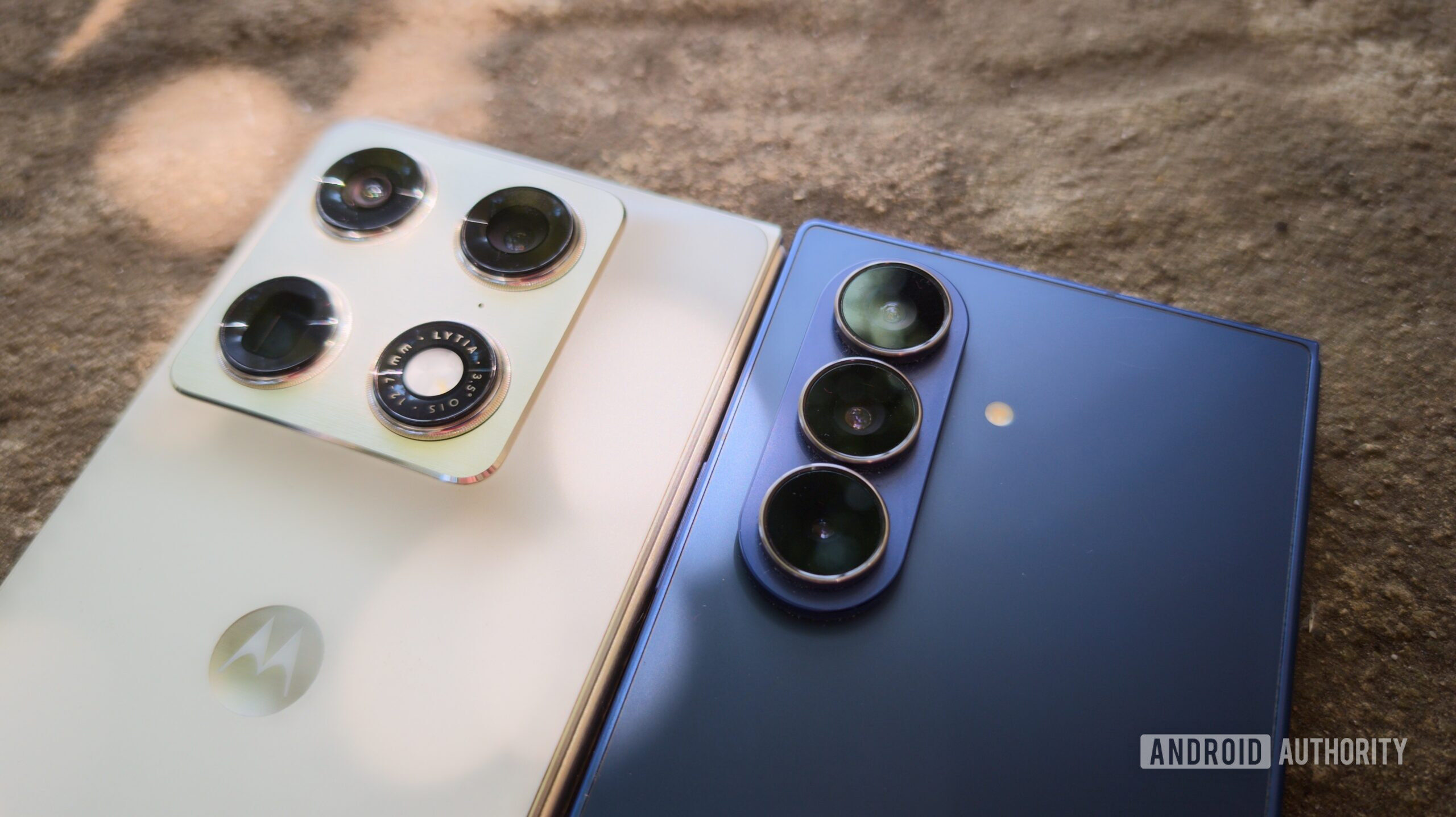 razr fold z fold 7 cameras