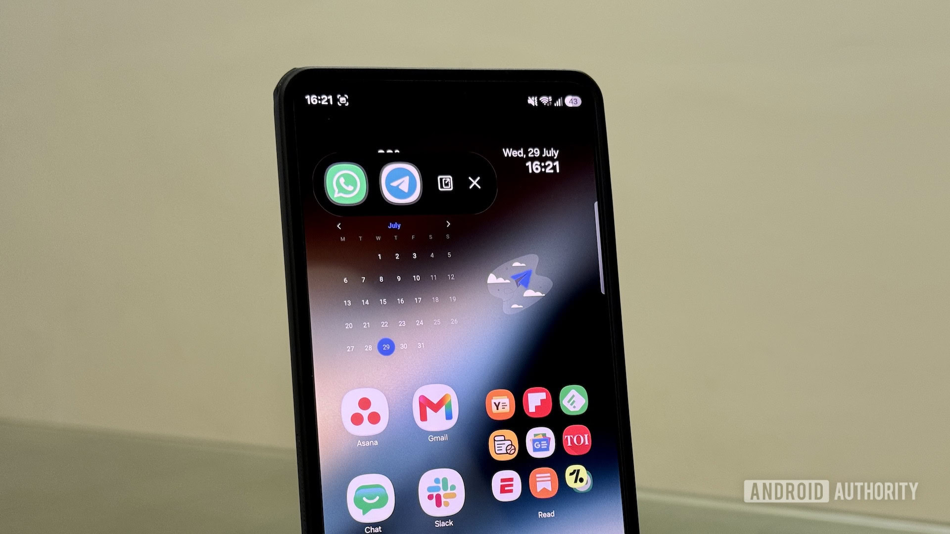 samsung galaxy pop up view multitasking feature 20 Using Telegram and WhatsApp open in Pop-Up View on a Galaxy Phone.