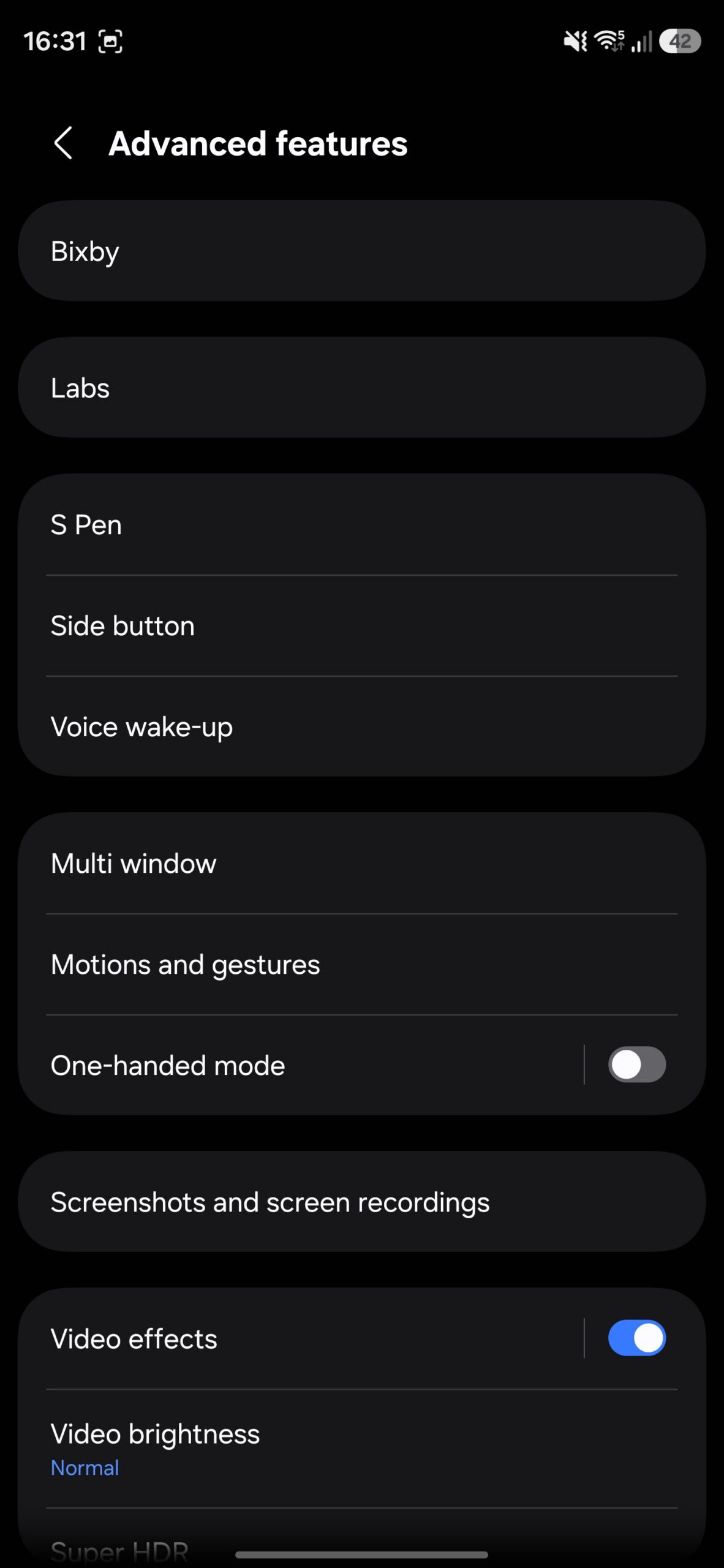 Advanced features page in Samsung Settings app.