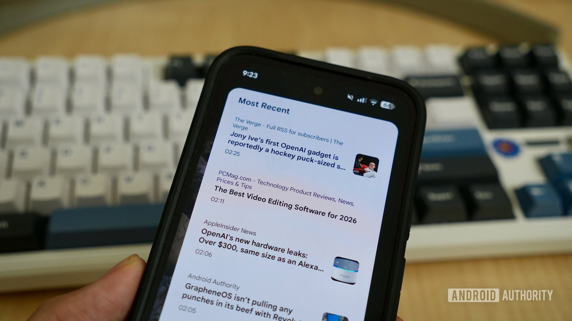 FeedFlow RSS widget on the Pixel home screen.