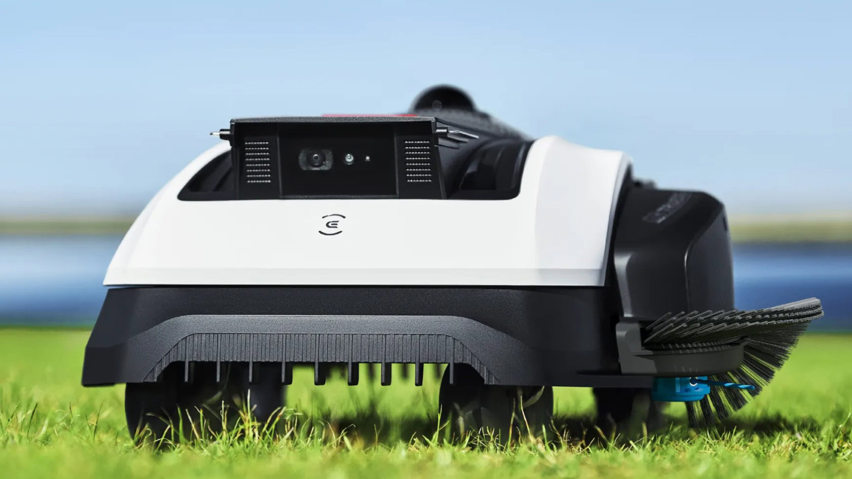 ECOVACS Goat O1000 RTK Robotic Lawn Mower Press Image ECOVACS Goat O1000 RTK Robotic Lawn Mower Press Image