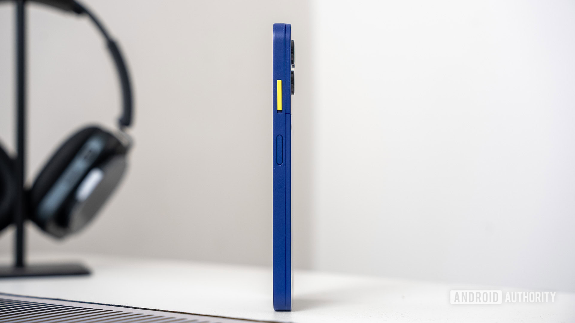 Fairphone (Gen. 6+) moment key side view