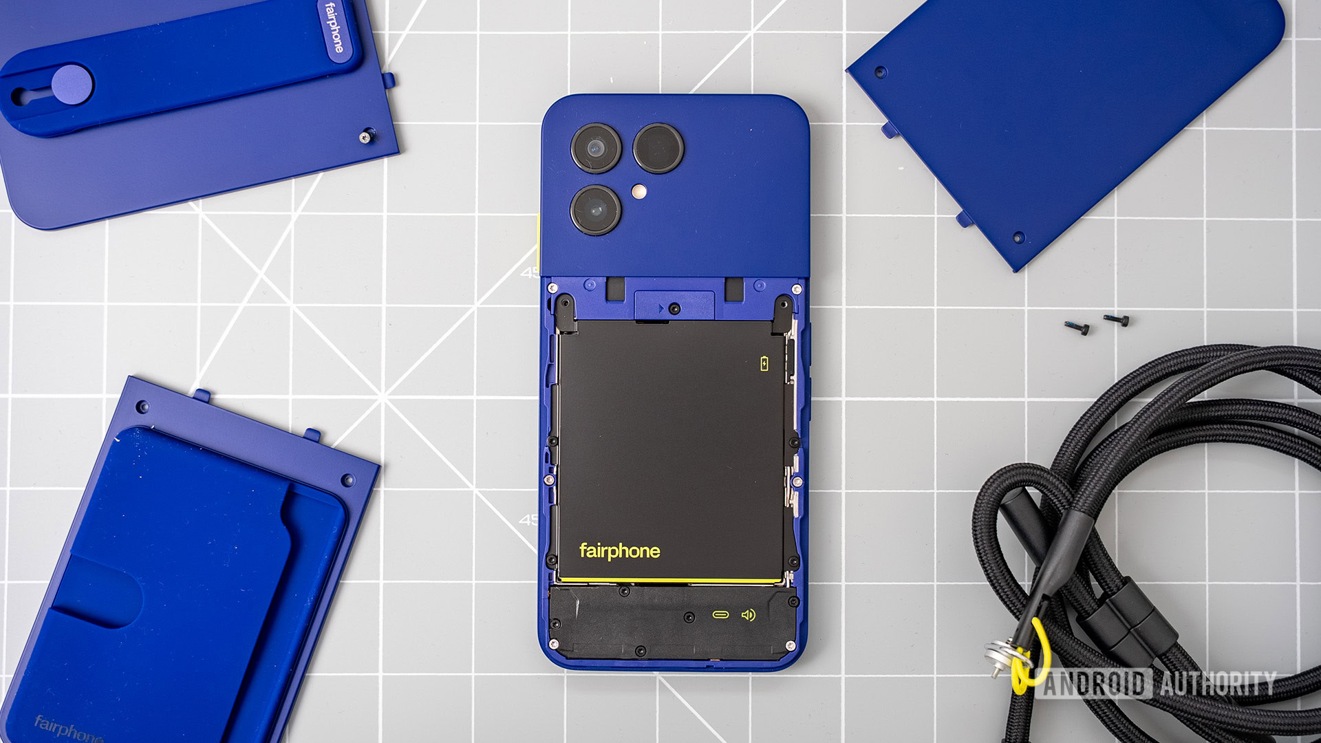 Fairphone (Gen. 6+) top down with accessories Fairphone (Gen. 6+) top down with accessories