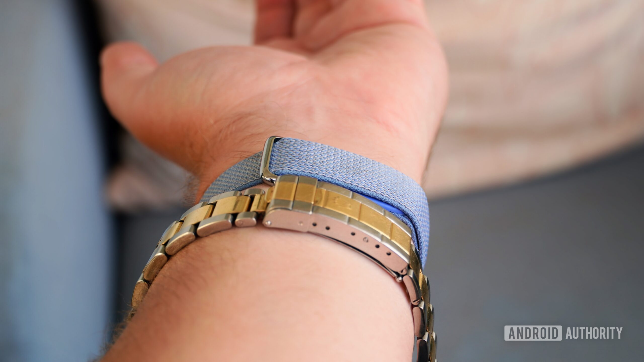 Fitbit Air Analog Watch 3 A thickness comparison between the original watch strap and the Fitbit Air band.