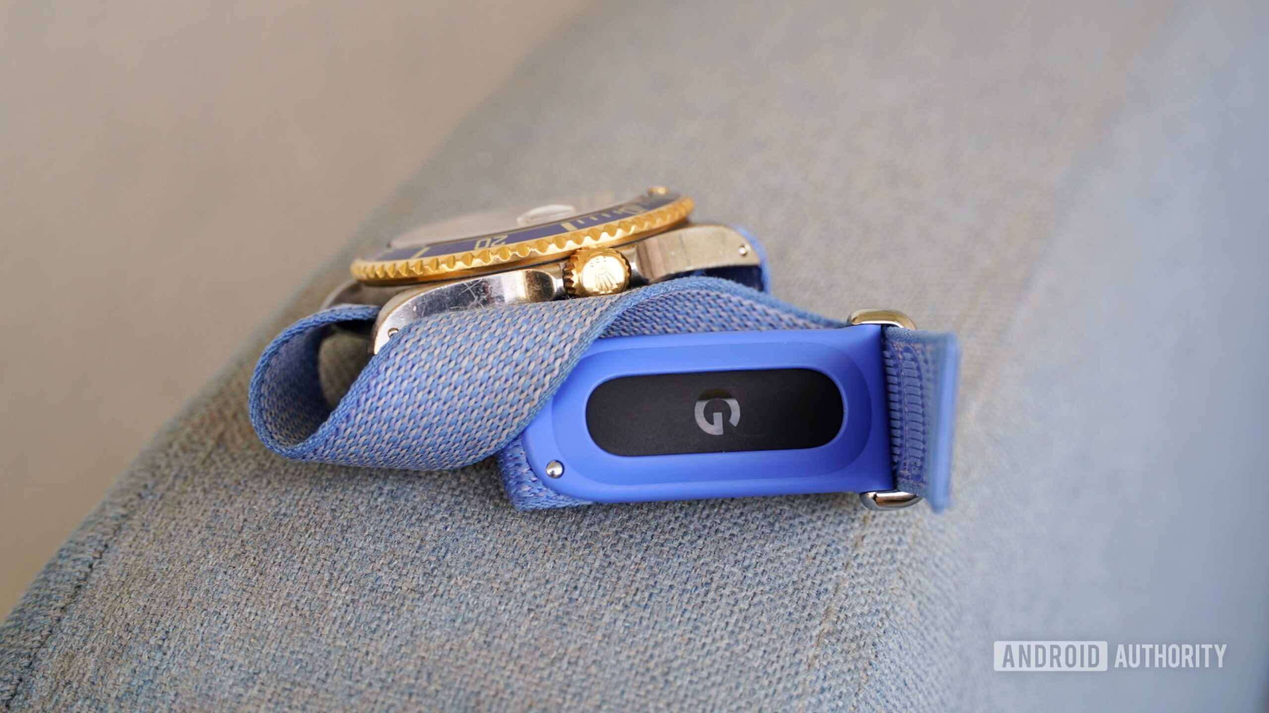 Fitbit Air Analog Watch 4 A Fitbit Air on the same strap as an analog watch.