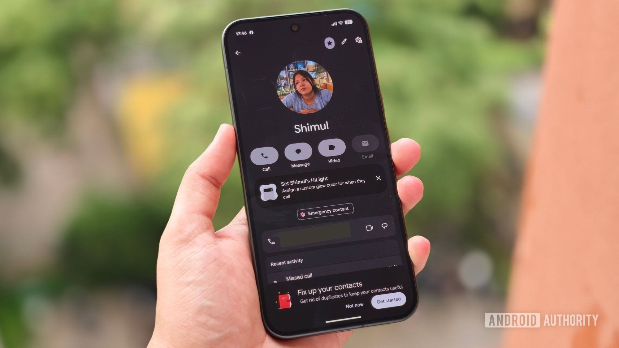 How to set a custom color for favorite contacts on Google Pixel 11 Pro XL's HiLight
