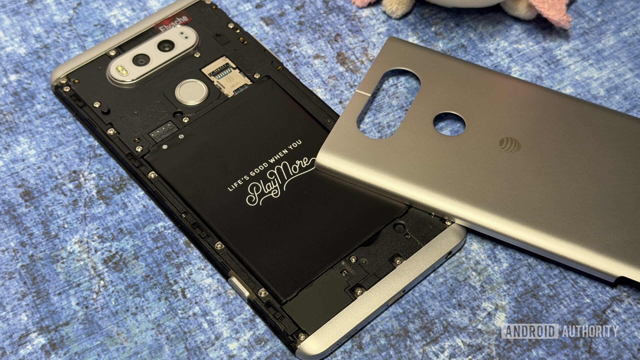 LG V20 battery compartment LG V20 battery compartment