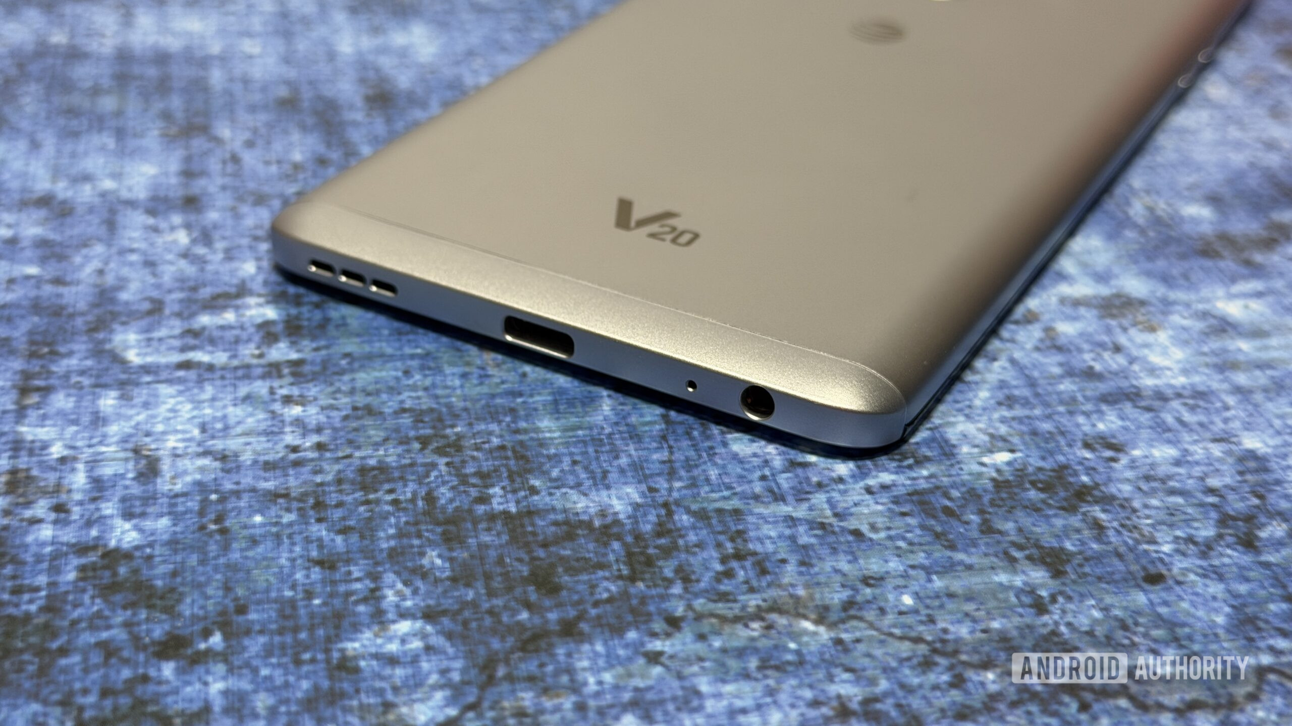LG V20 headphone jack LG V20 headphone jack