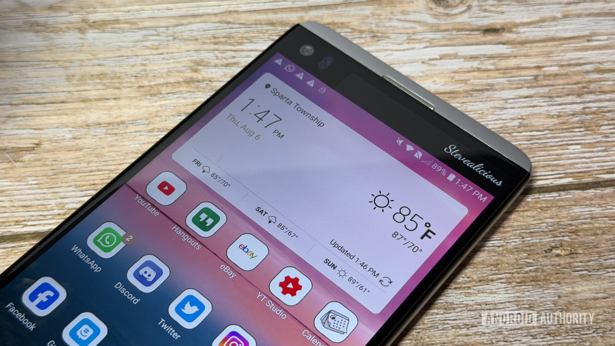 LG V20 secondary display LG V20 secondary display