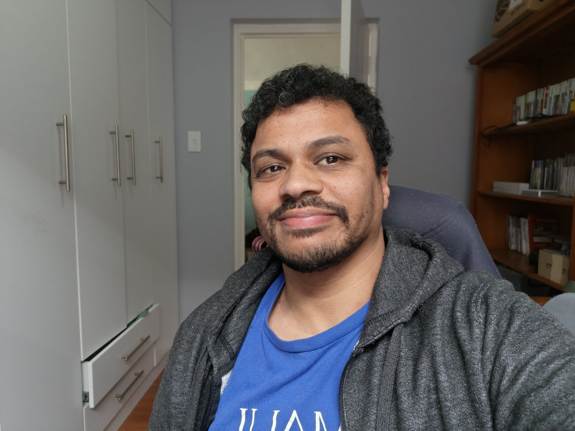 A 1x selfie taken with the OPPO Reno 16 Pro and Bubble screen.