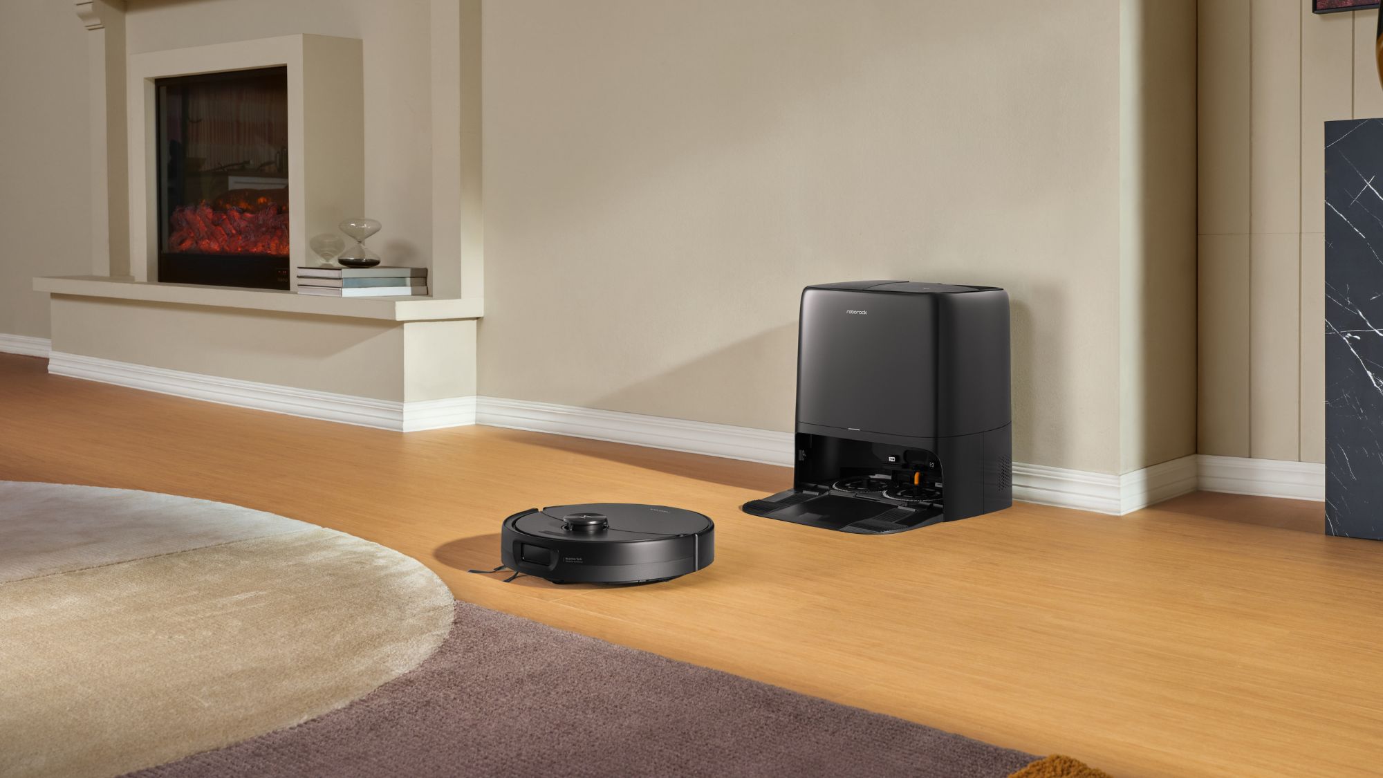 Roborock Qrevo 2 Pro with the robot vacuum cleaning floors Roborock Qrevo 2 Pro with the robot vacuum cleaning floors