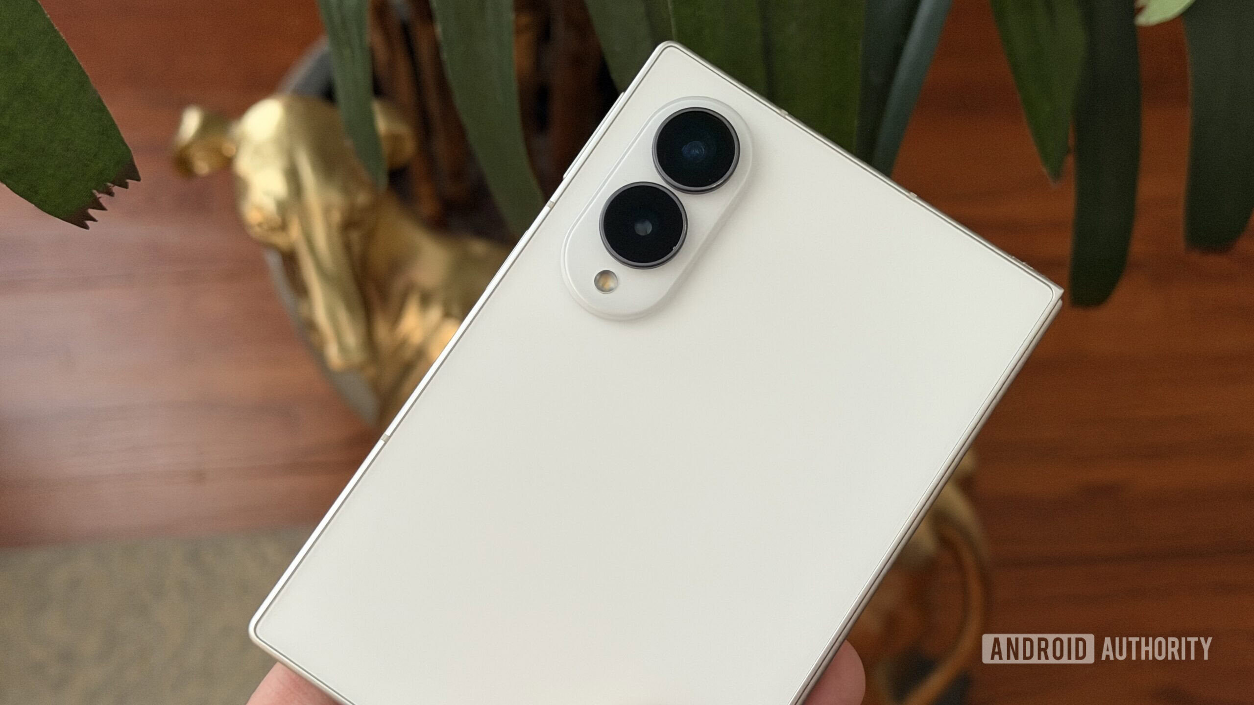 Samsung Galaxy Z Fold 8 golden dog