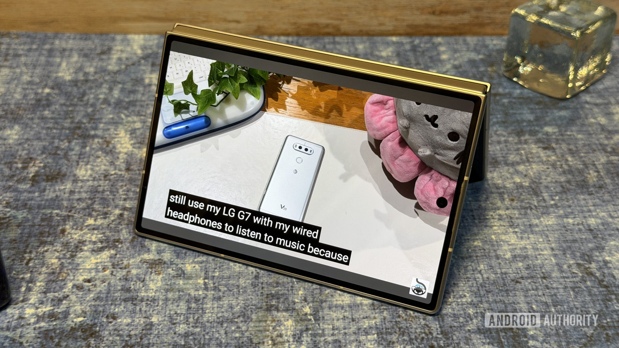 Samsung Galaxy Z Fold 8 tent mode video