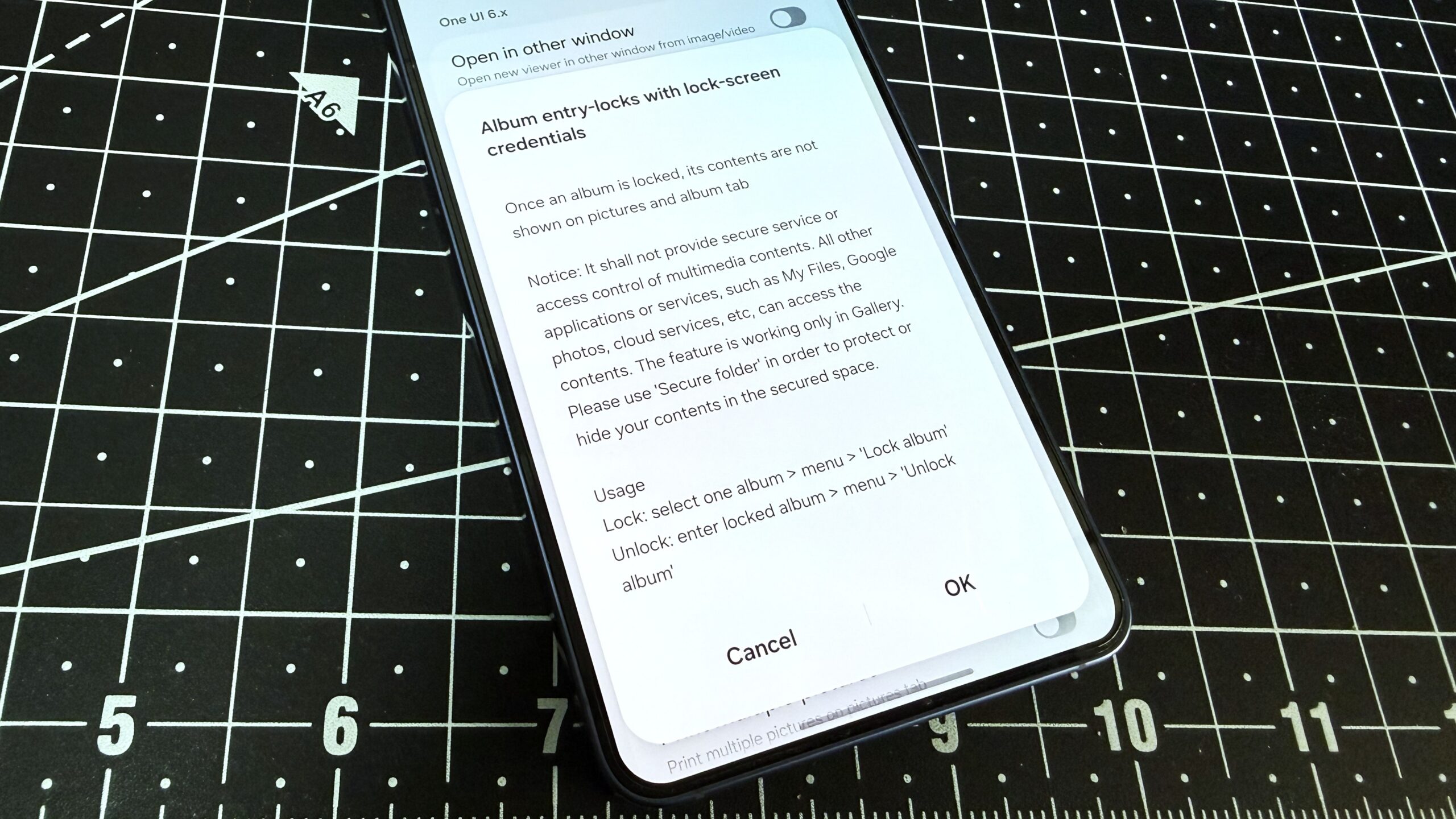 Samsung phone showing album lock feature