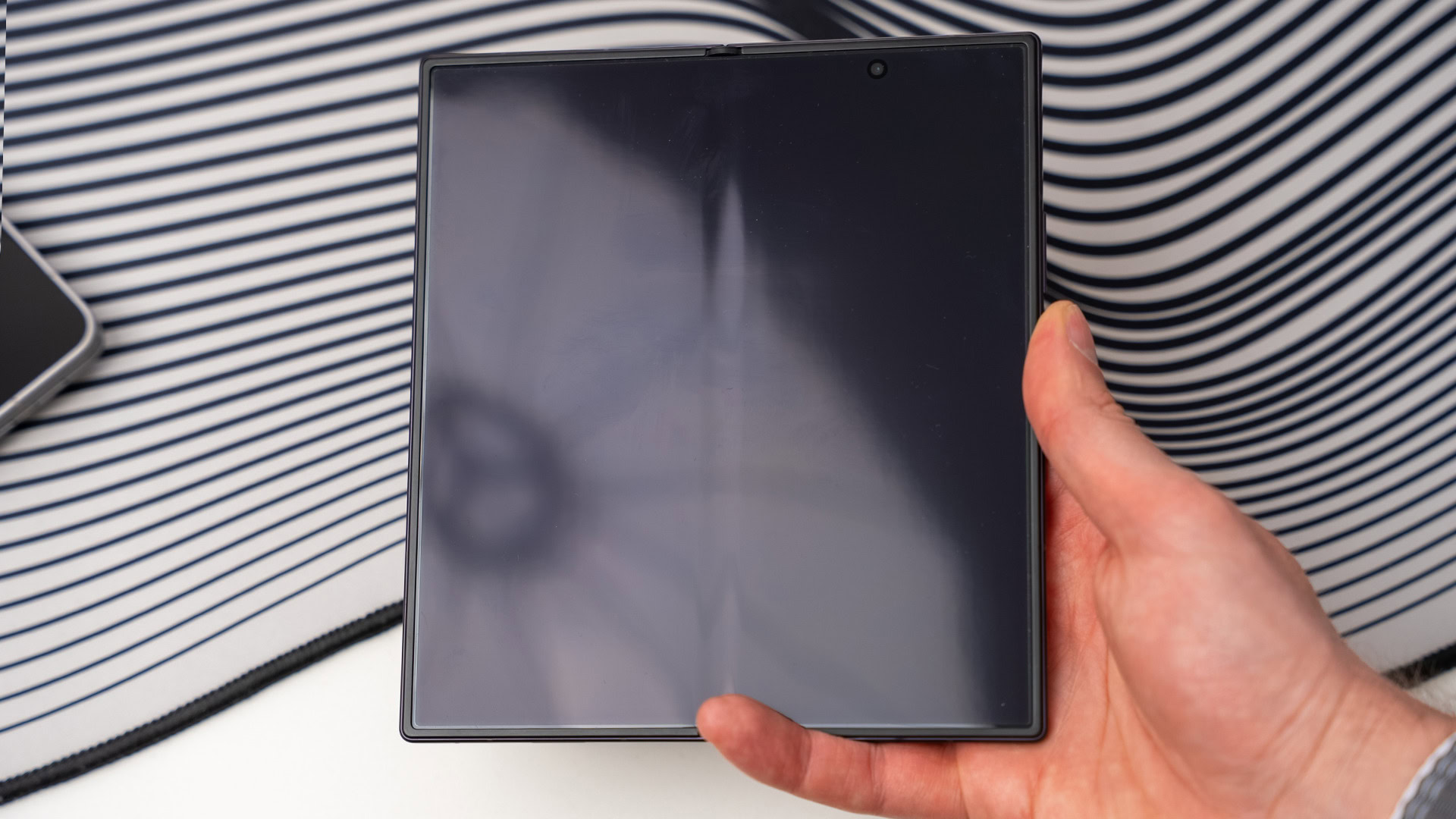 Z Fold 8 Ultra crease 2
