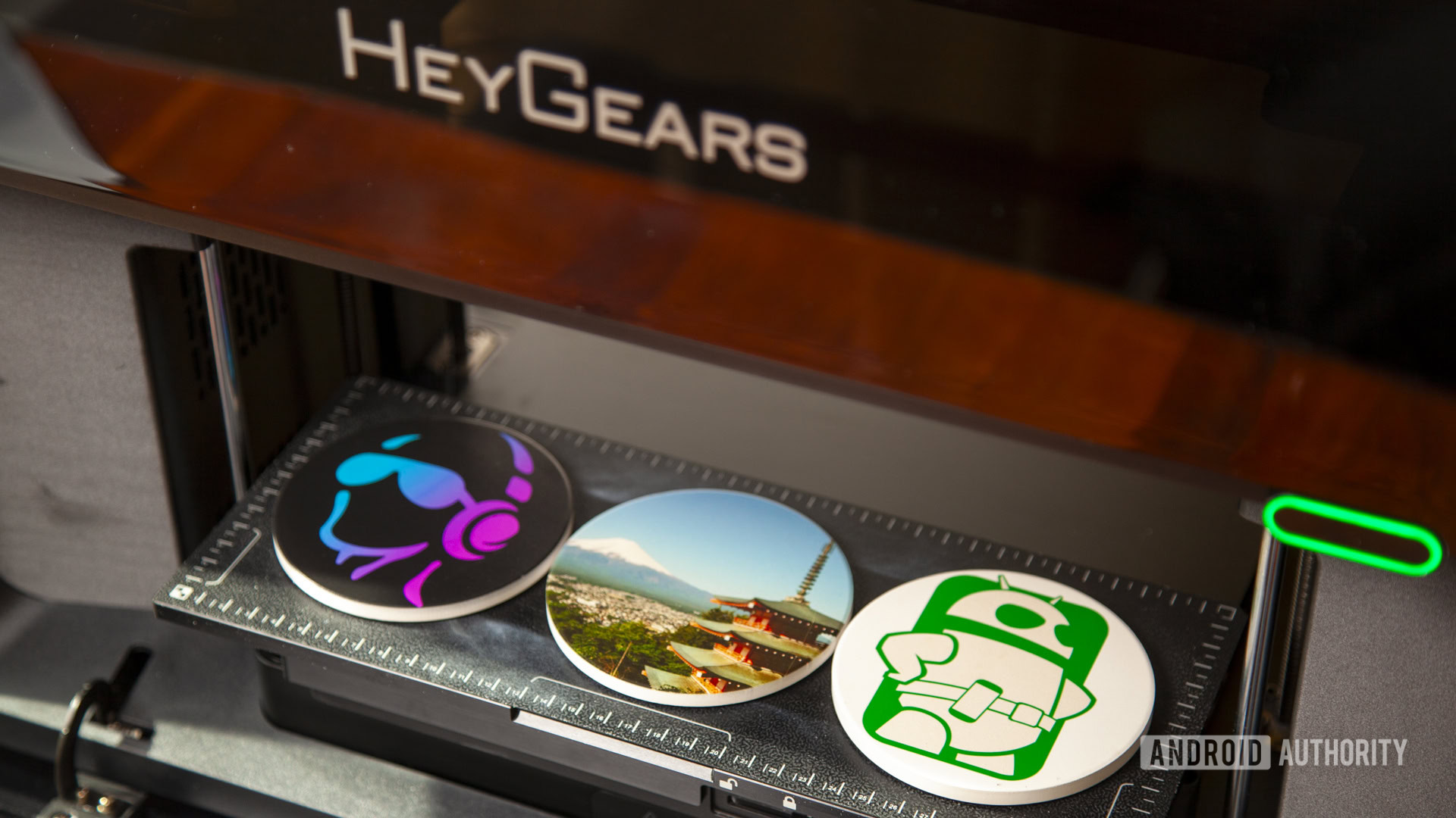 HeyGears G1X full-color 3D printer with completed coasters with 2D UV printed designs and photo