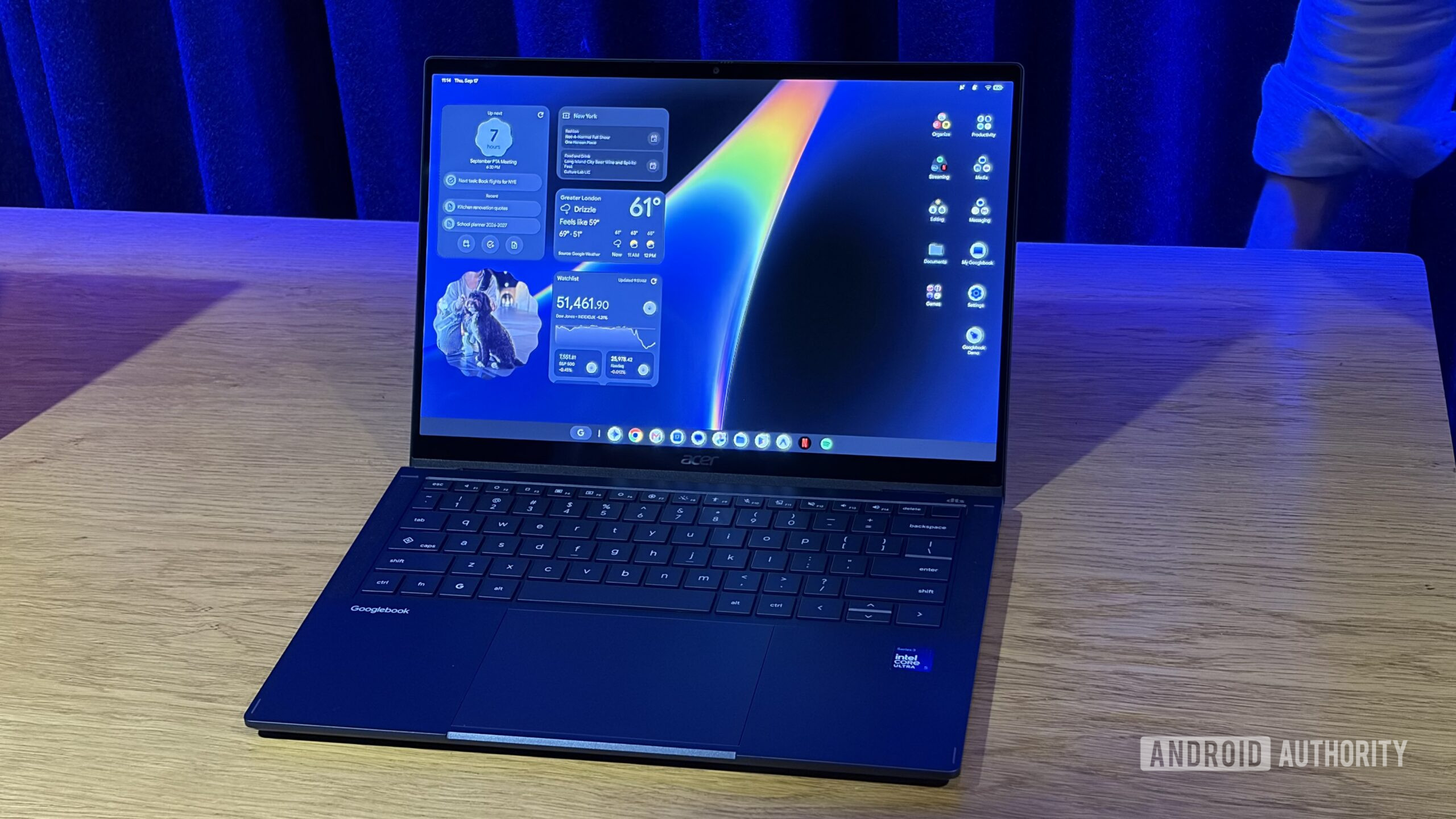 Acer Googlebook 14 open Acer Googlebook 14 open