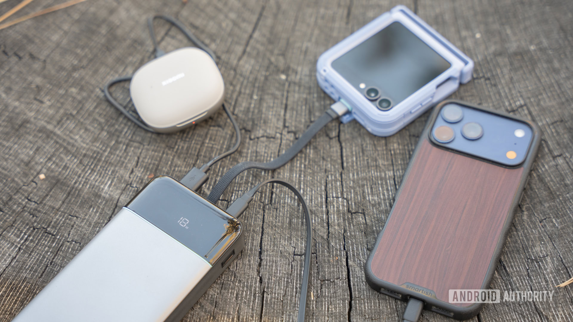 CUKTECH 25 Power Bank SE charging multiple devices 3 CUKTECH 25 Power Bank SE charging multiple devices 3