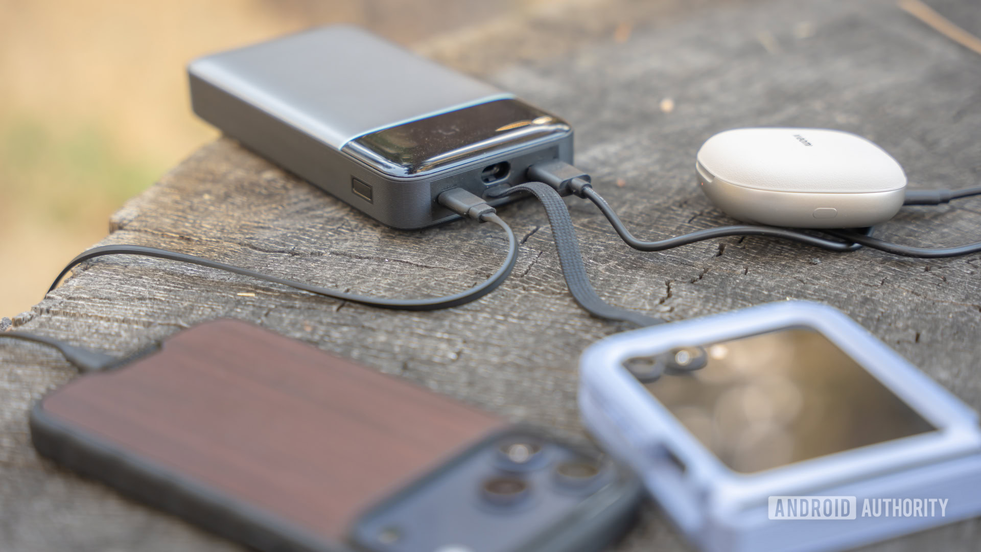 CUKTECH 25 Power Bank SE charging multiple devices 6 CUKTECH 25 Power Bank SE charging multiple devices 6