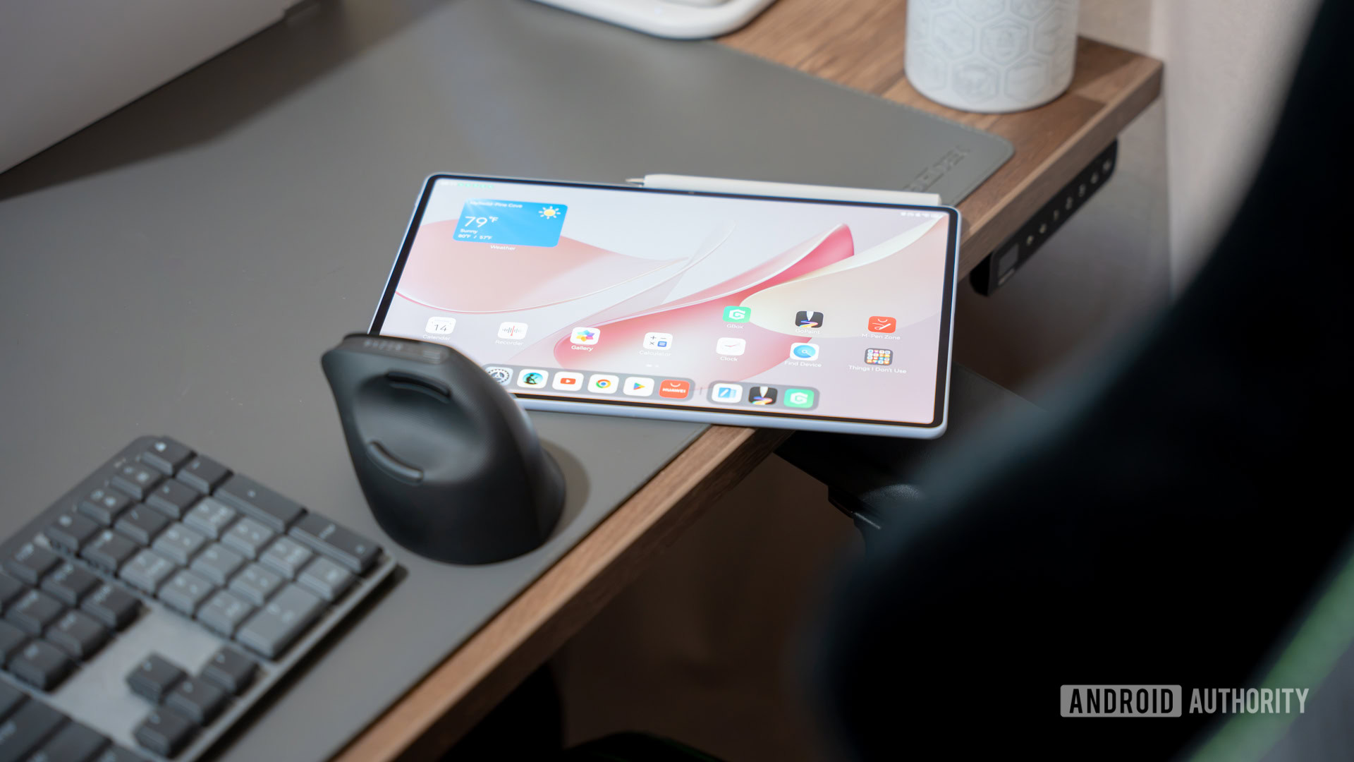 HUAWEI MatePad Air front with screen on 3 HUAWEI MatePad Air front with screen on 3