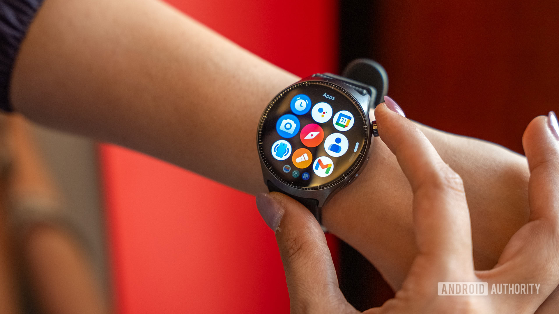 Moto Watch Ultra shwoing app screen