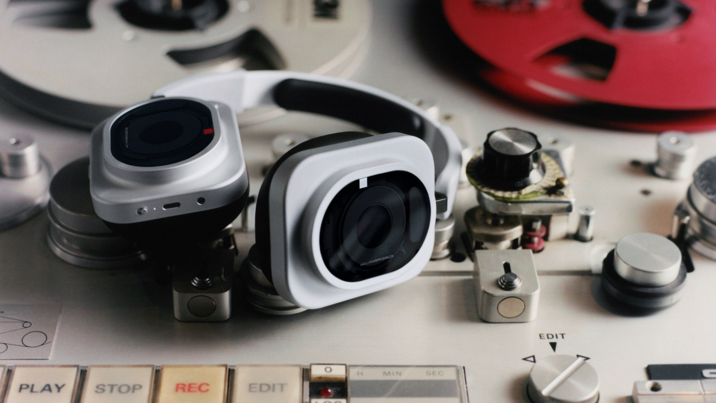 Nothing headphone 1 pro body 1