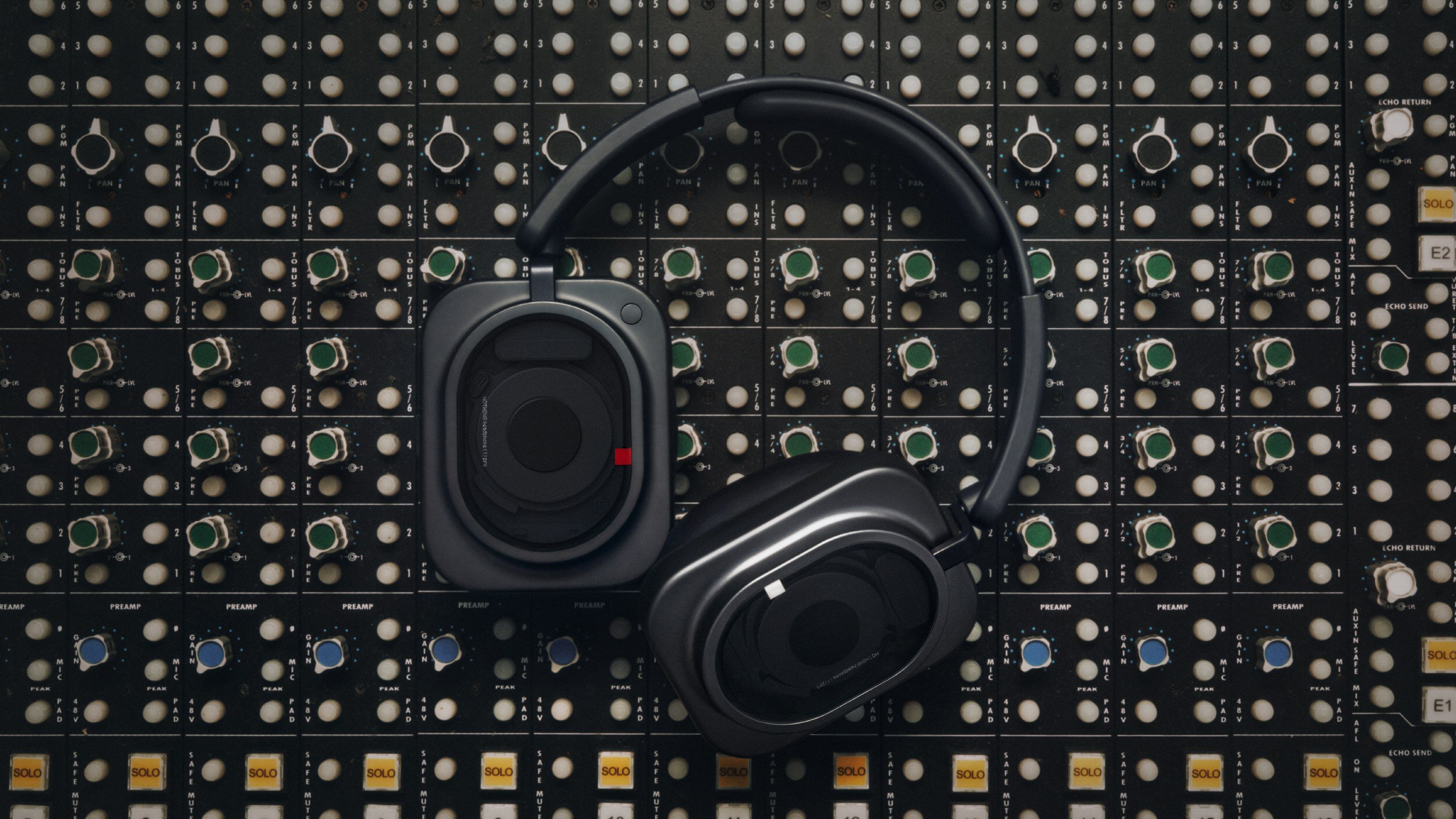 Nothing headphone 1 pro body 3
