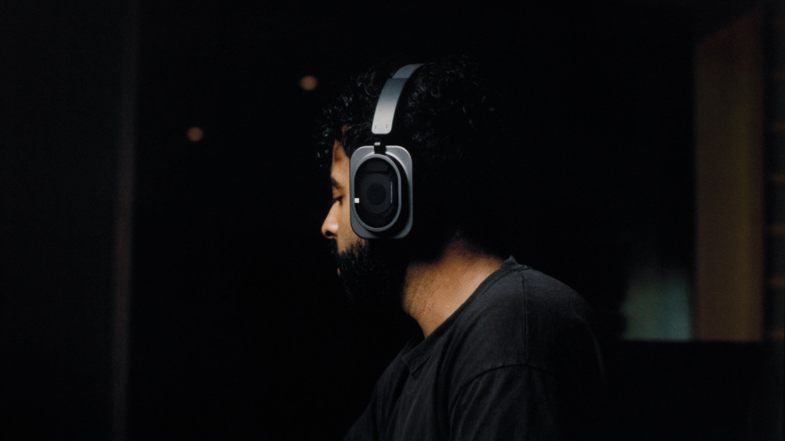 Nothing headphone 1 pro body 4