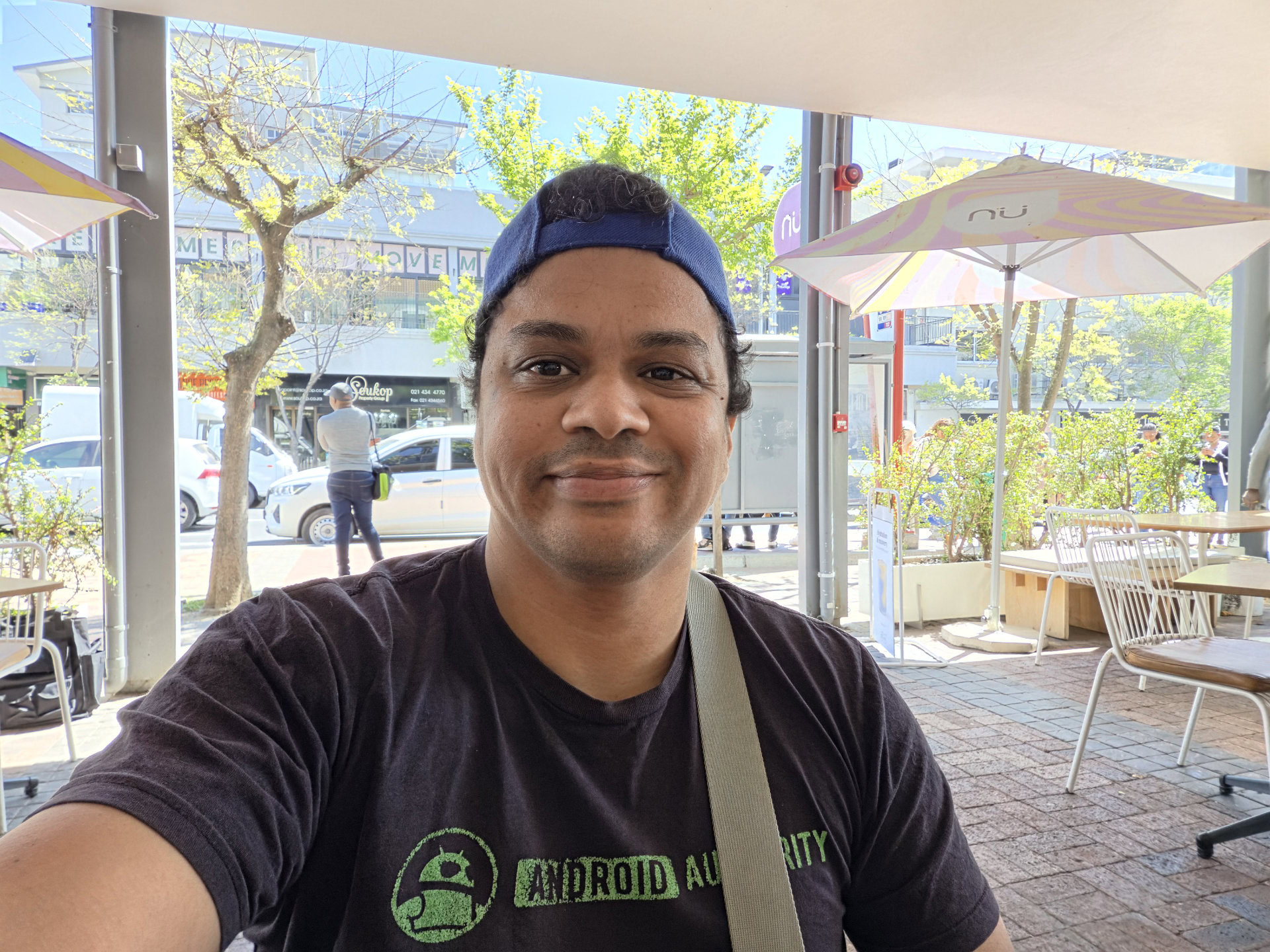Samsung Galaxy Z Fold 8 cafe selfie scaled