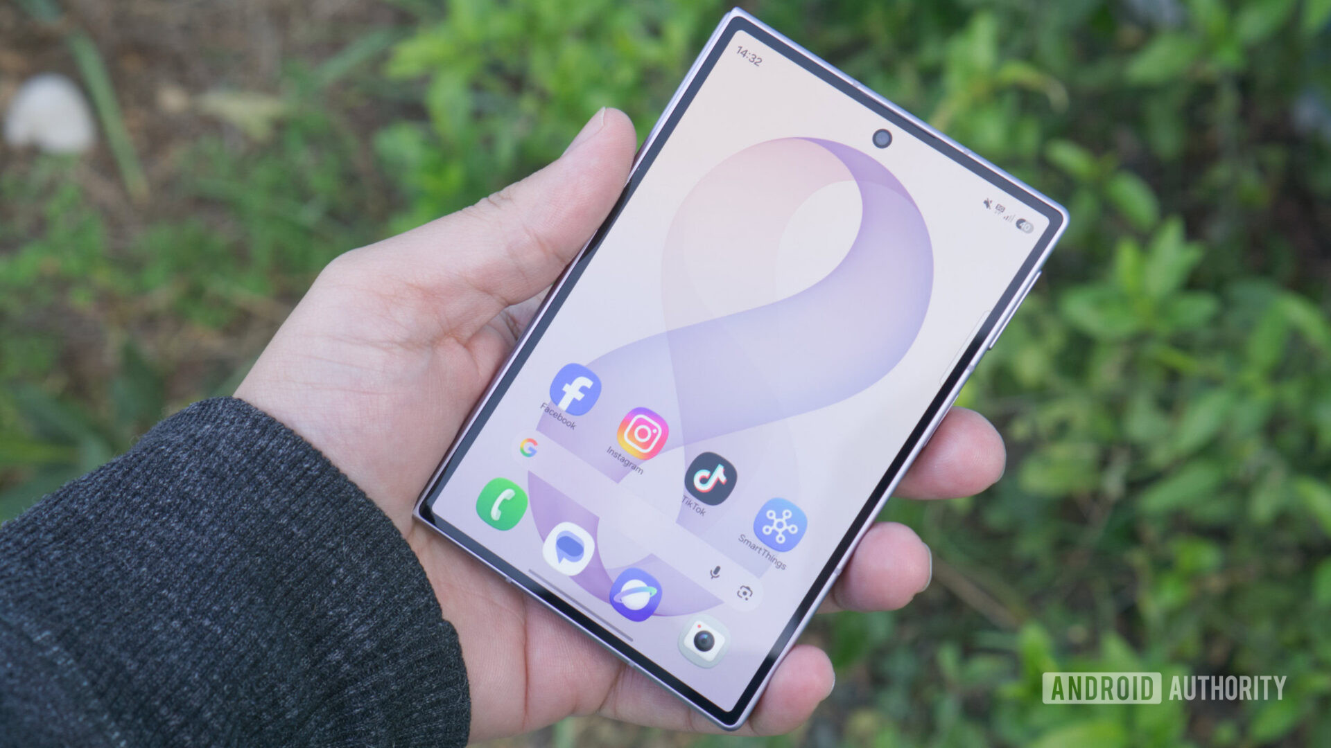 Large Screen Mobile Android Wide-screen phone with dual 200MP cameras could go mid-range