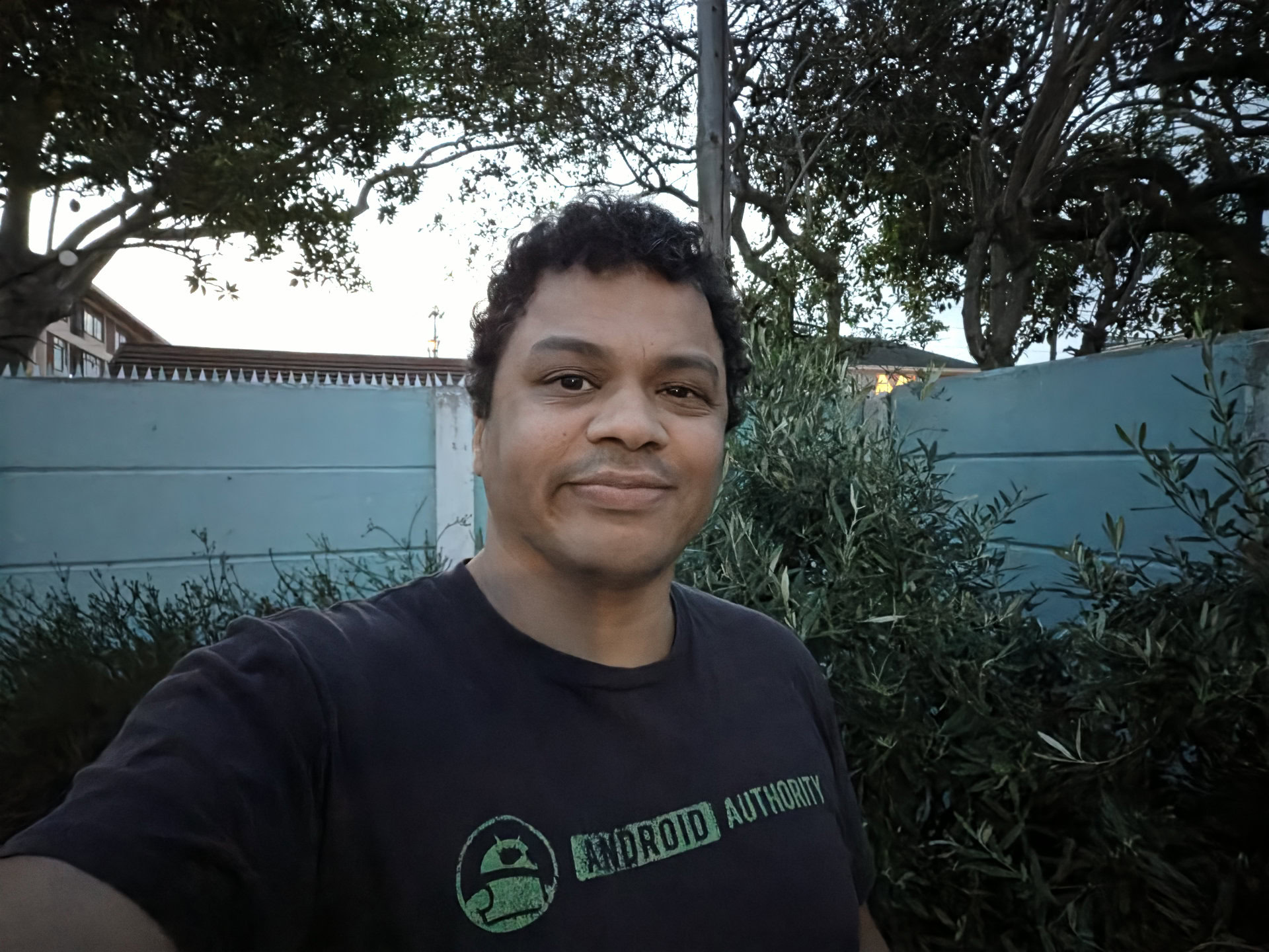 Samsung Galaxy Z Fold 8 outdoor low light selfie scaled