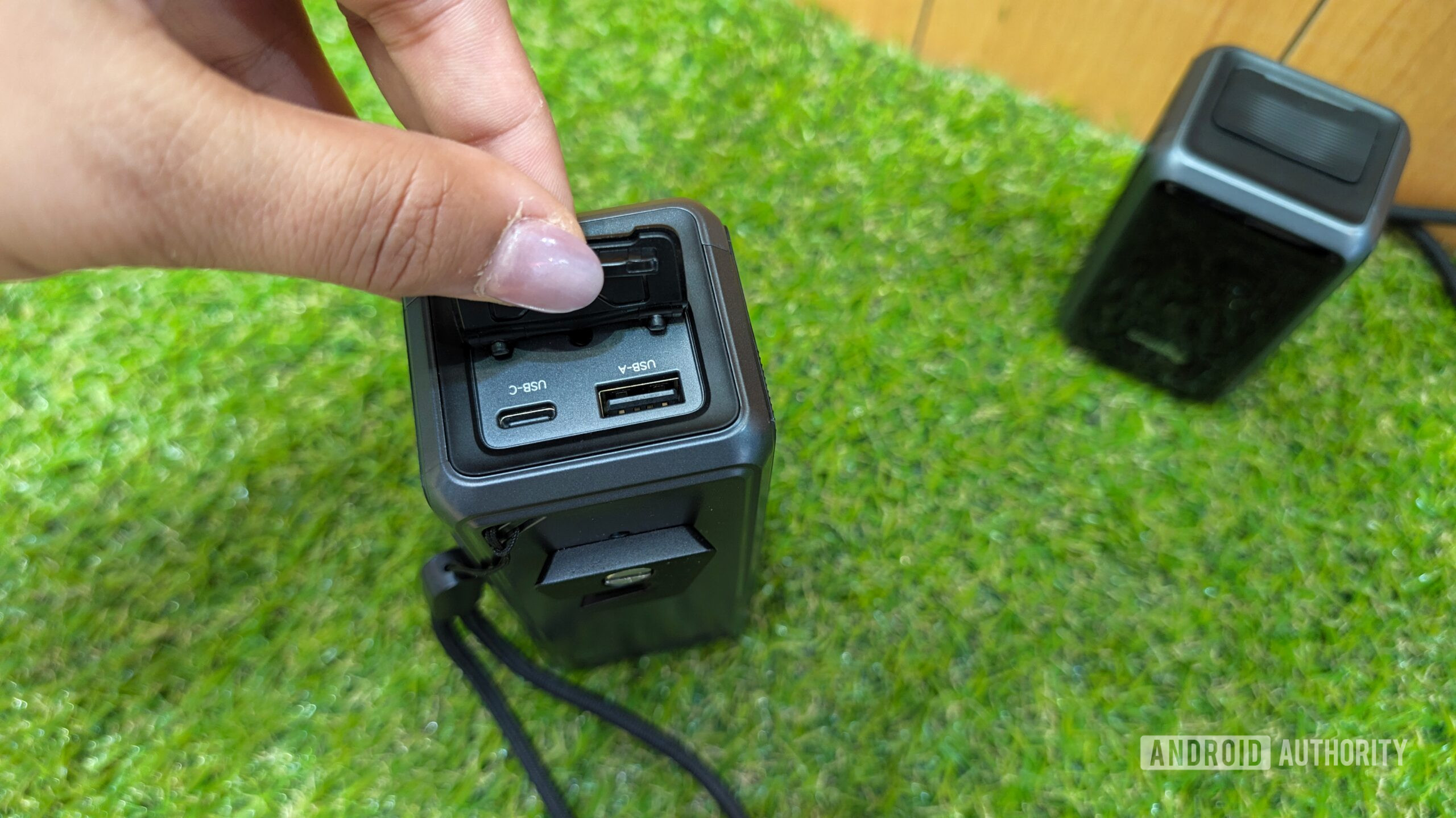 SmallRig 72 power bank ports SmallRig 72 power bank ports