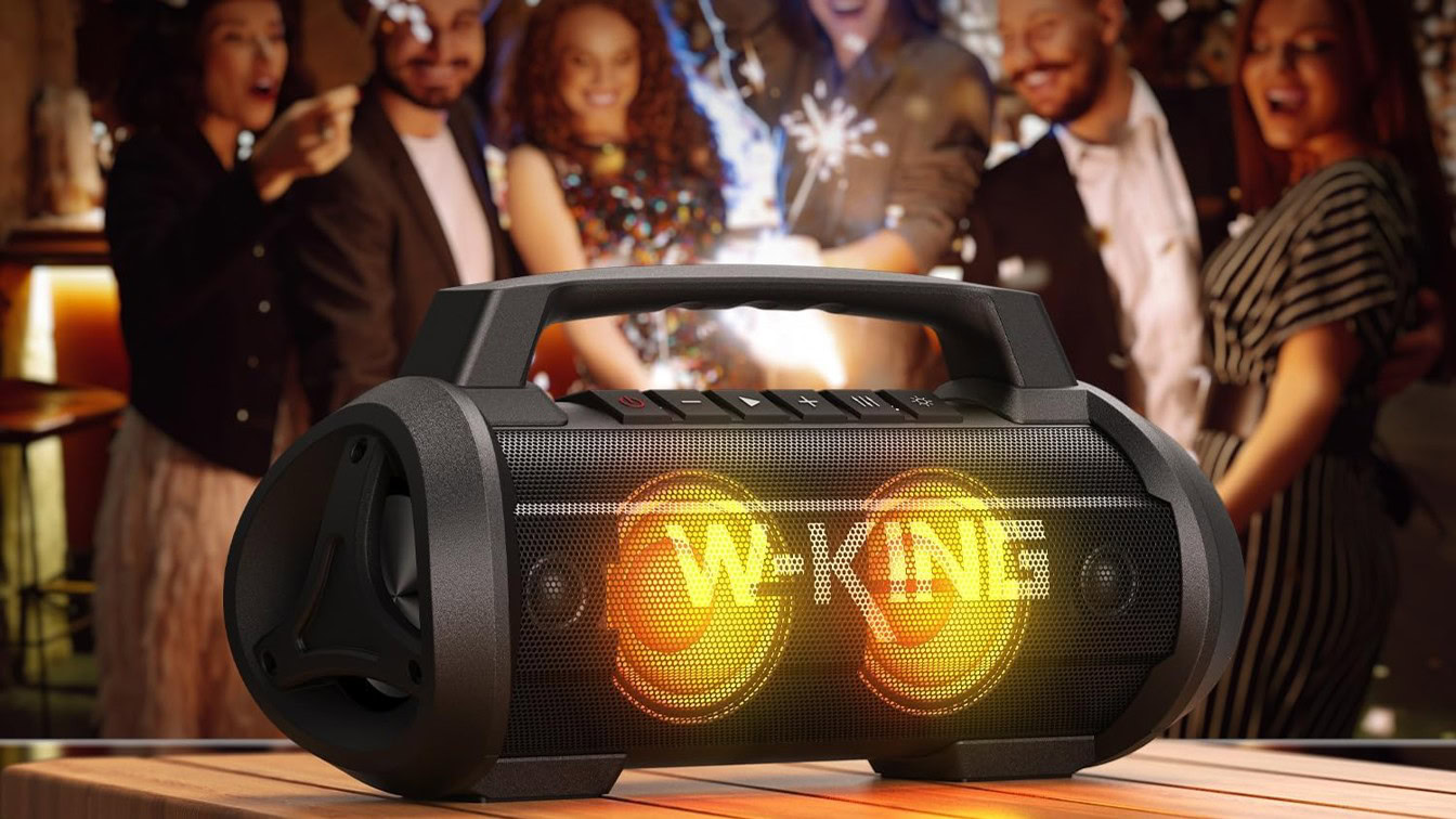 W King D10 Portable Bluetooth Speaker Press Image