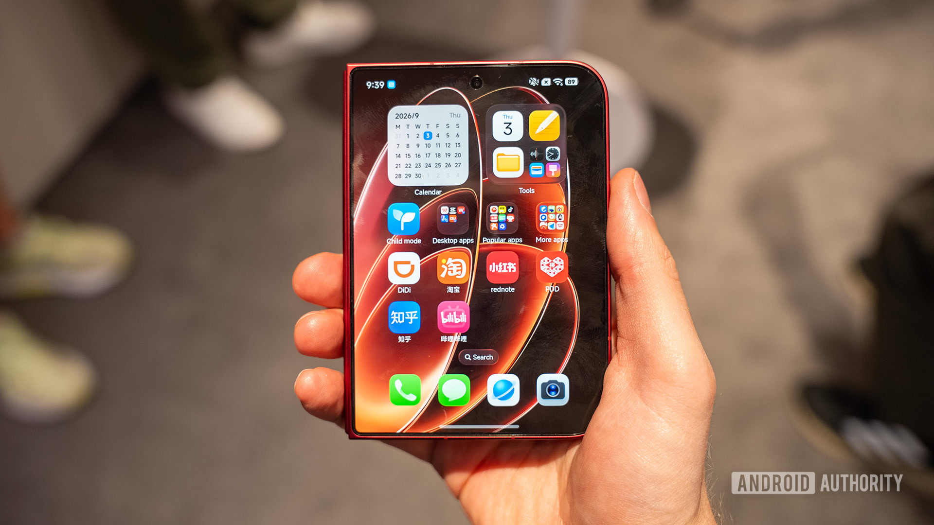 Xiaomi 18 Fold cover display in hand