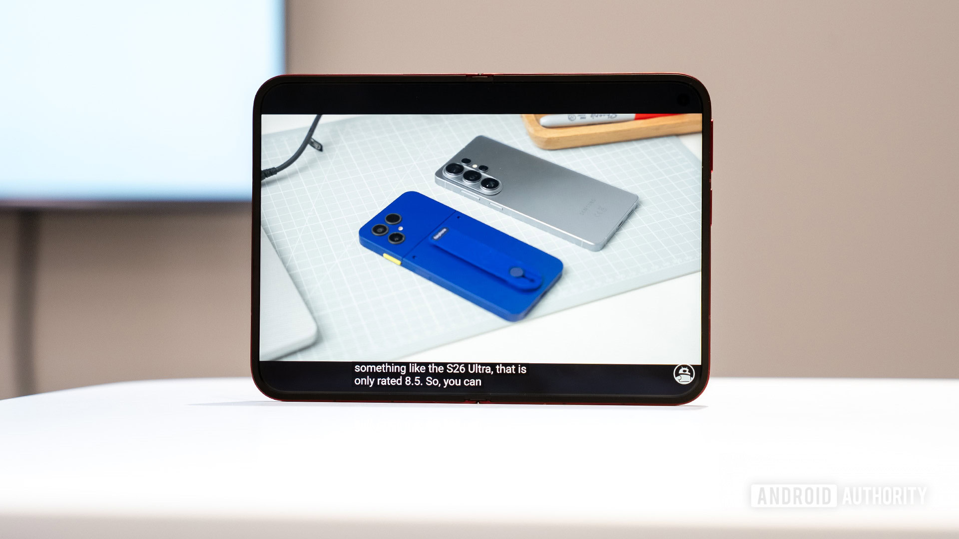 Xiaomi 18 Fold folded displauy