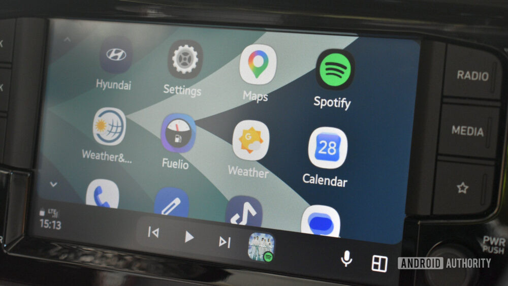 Android Auto Maker lets you run any phone app on Android Auto