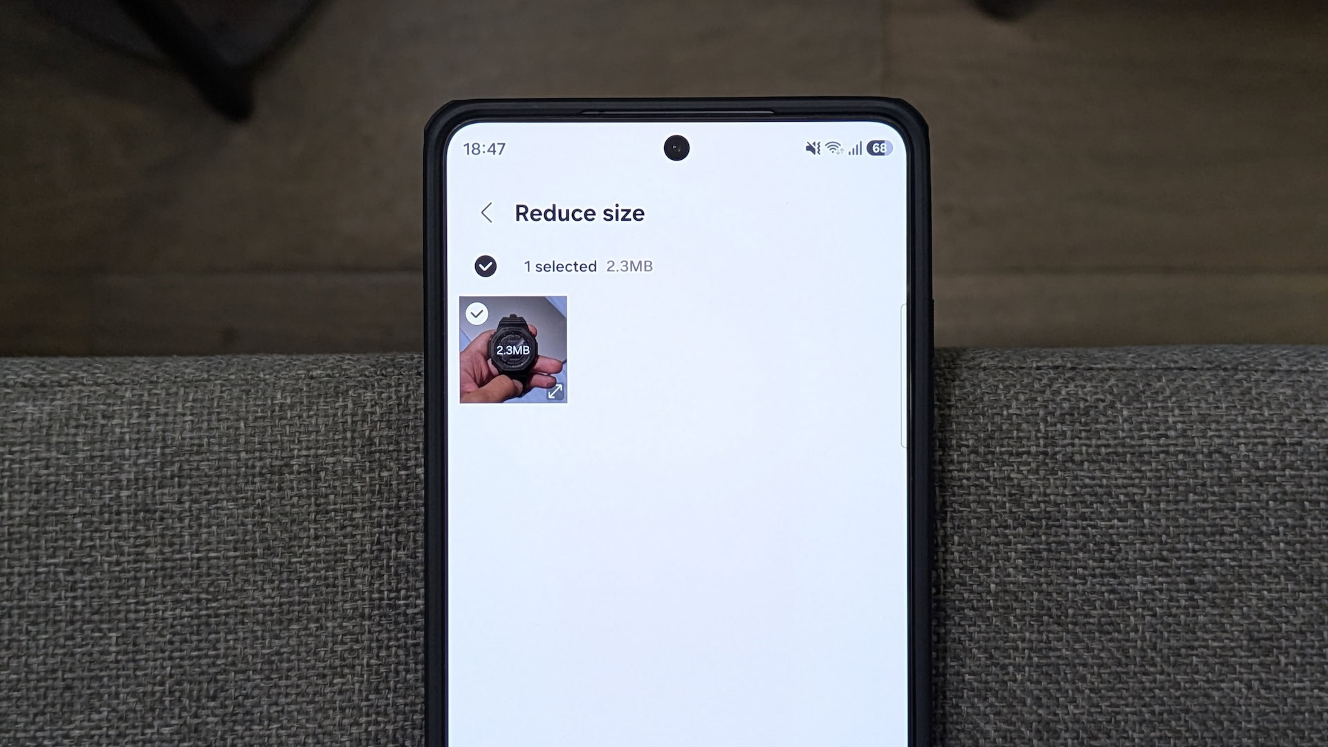 Using Gallery Assistant's Reduce size tool on a Galaxy phone.