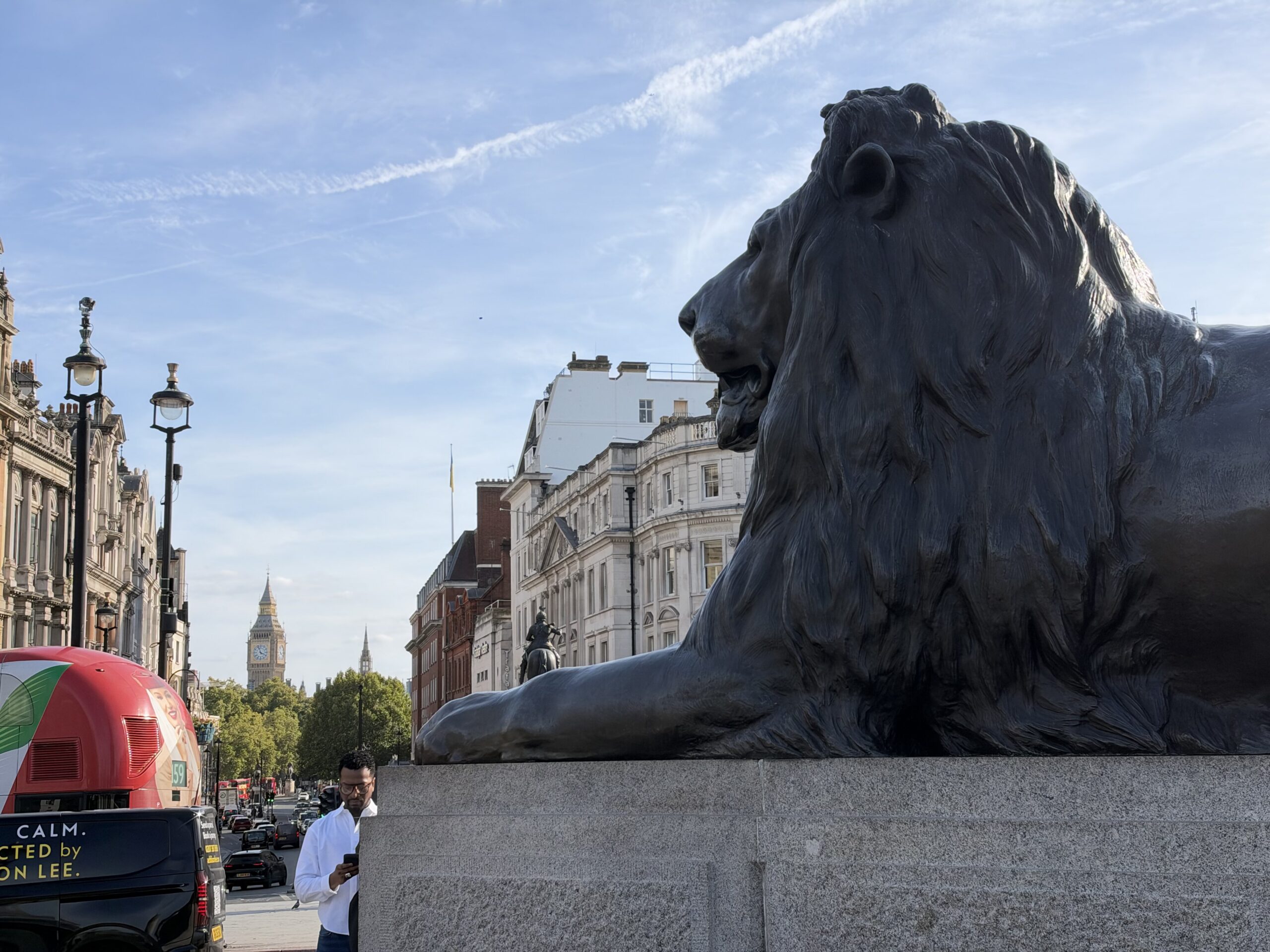 iPhone 18 Pro variable aperture sample lion f2.8