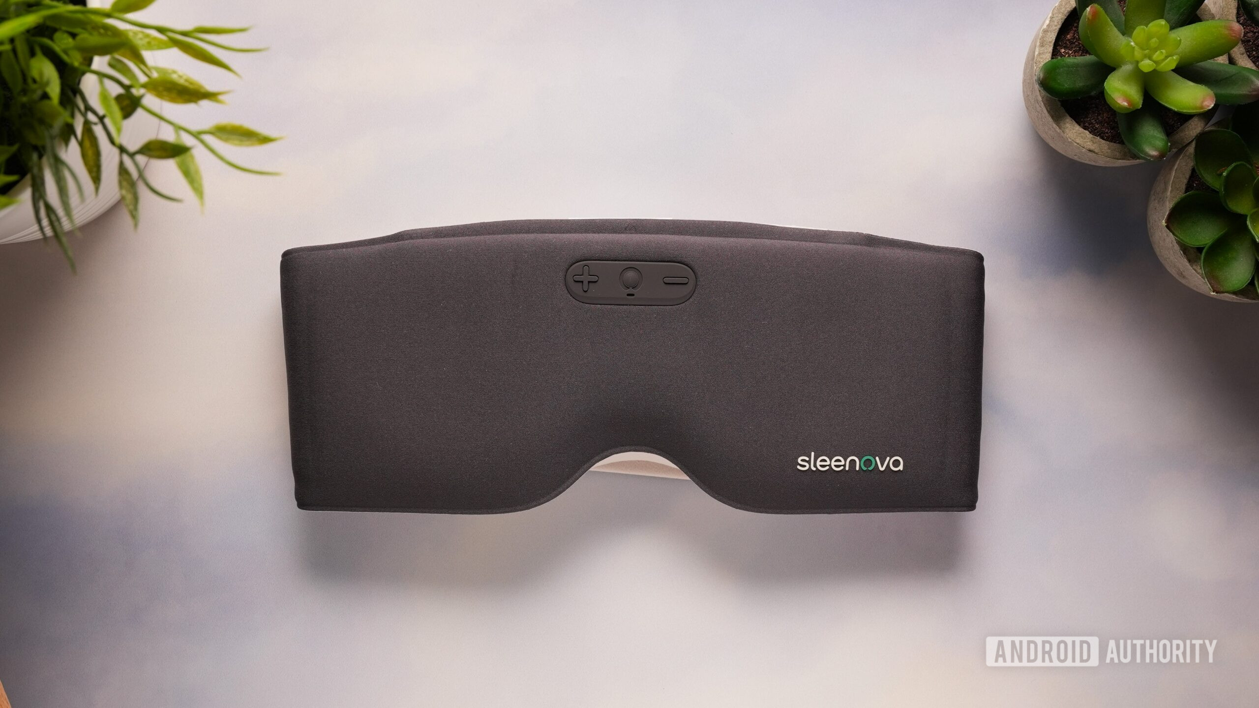 sleenova sleepmask Front view of the gray Sleenova sleep mask with integrated playback controls and branding.