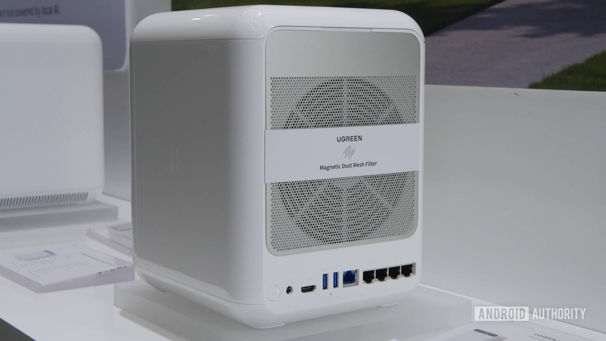 ugreen smart hubs rear