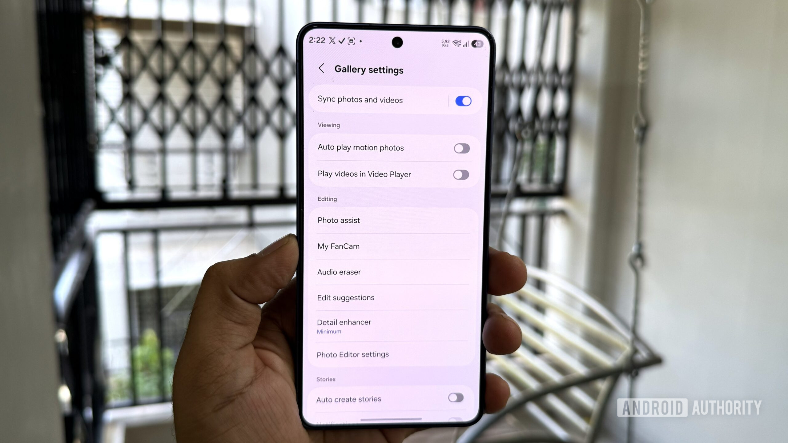 Galaxy phone in hand showing Samsung Gallery settings