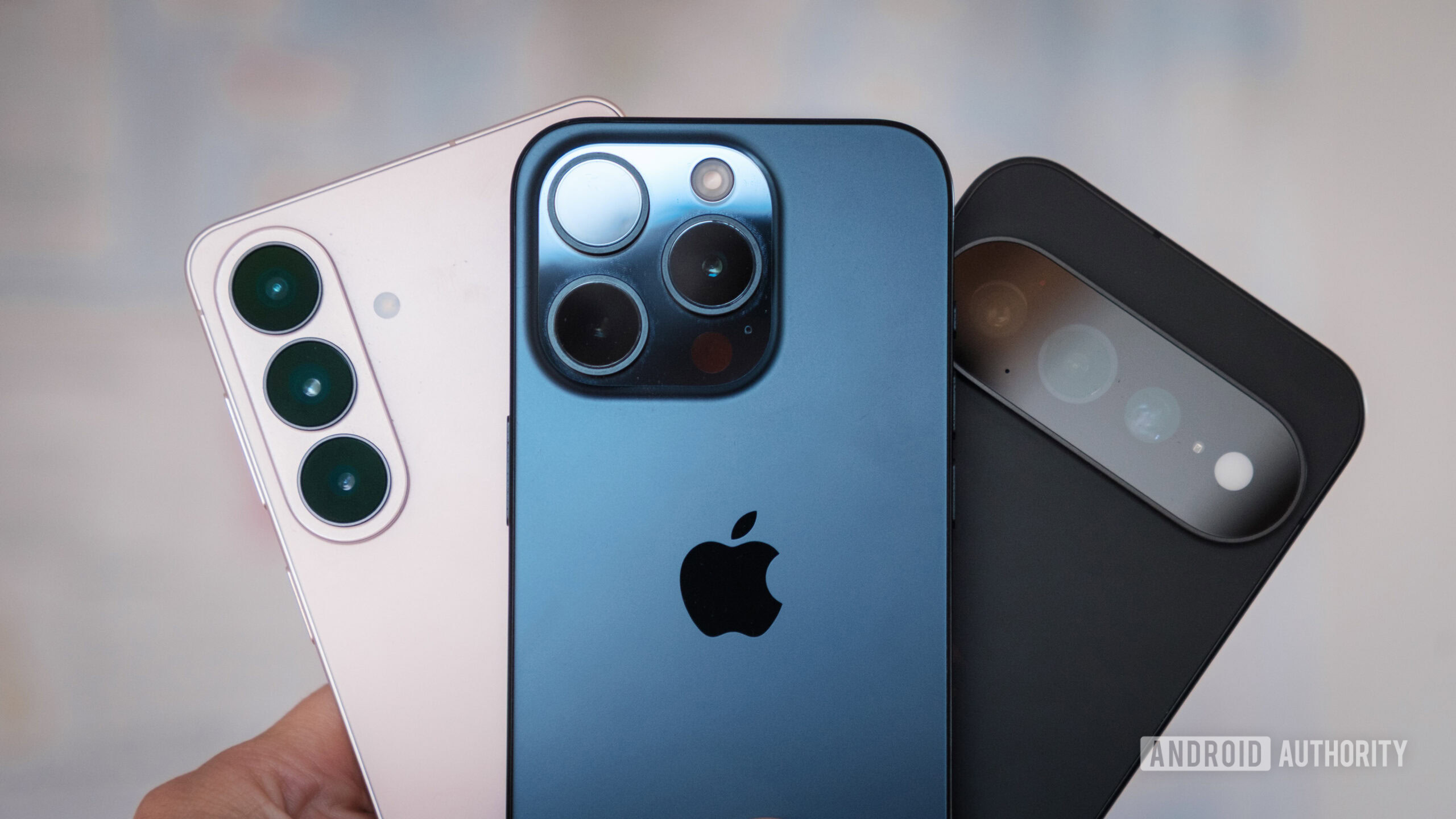 Galaxy vs iPhone vs Pixel