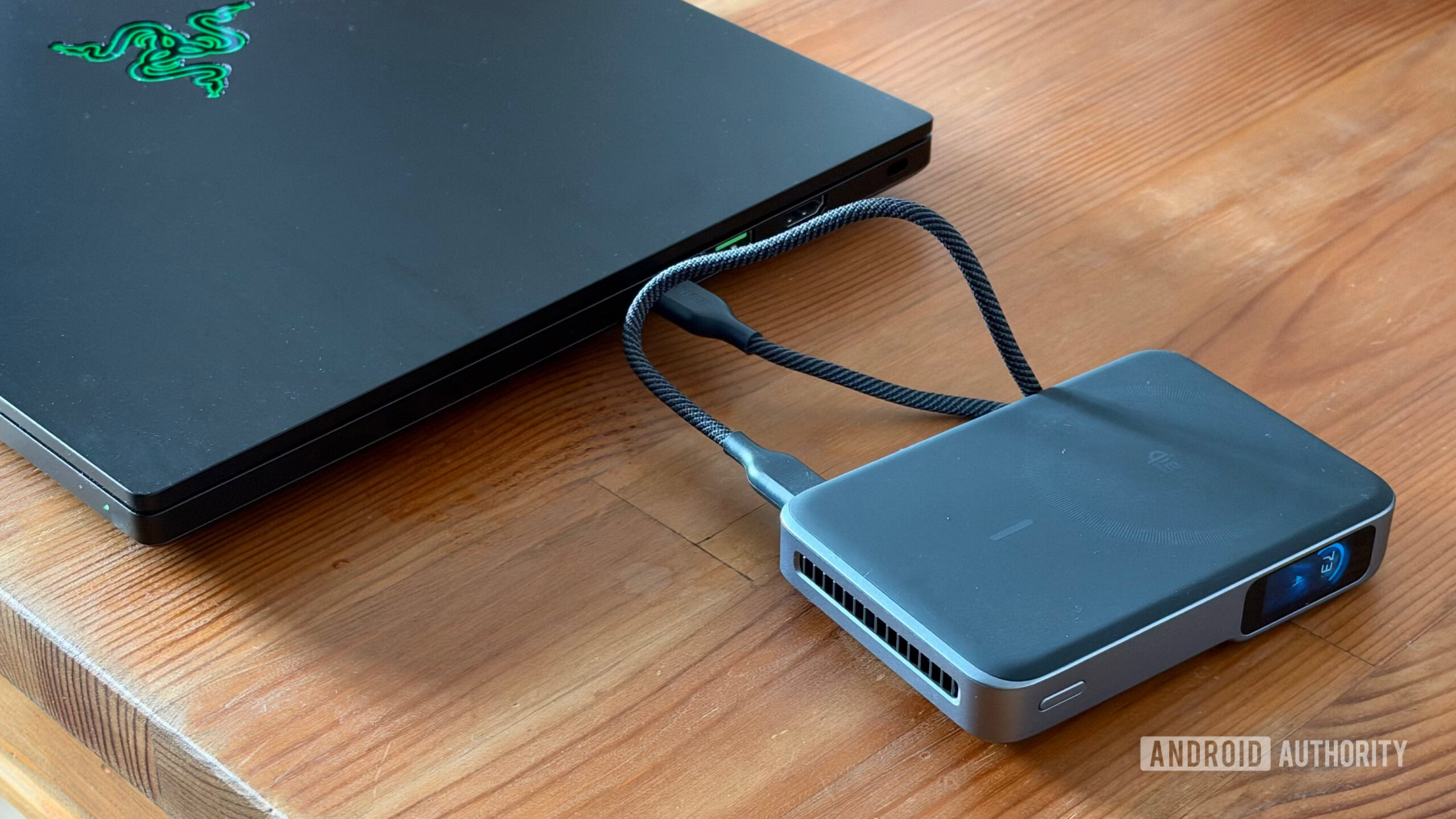 Anker MagGo Power Bank 2 Pro charging laptop Anker MagGo Power Bank 2 Pro