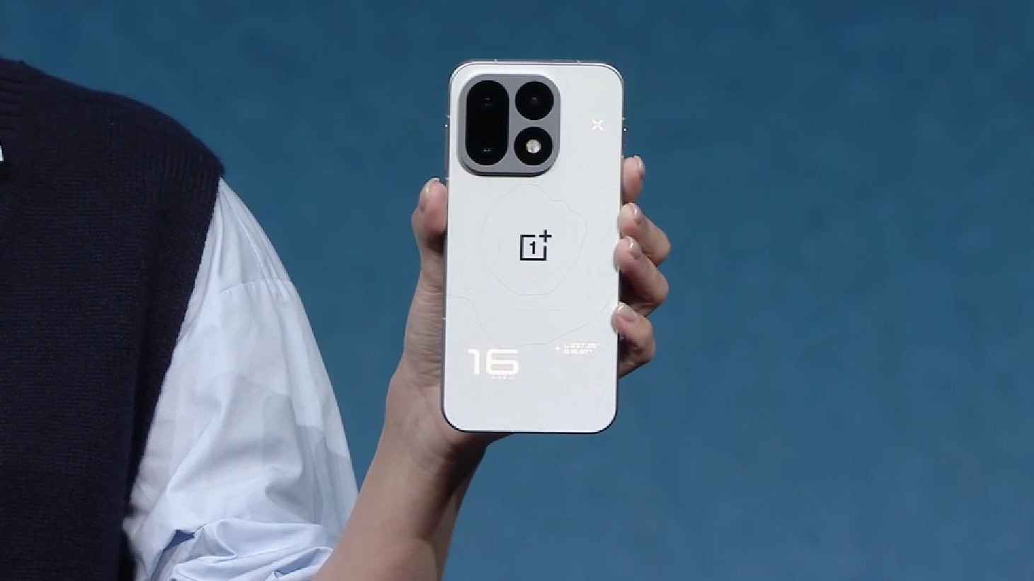 OnePlus 16 LED lights on back