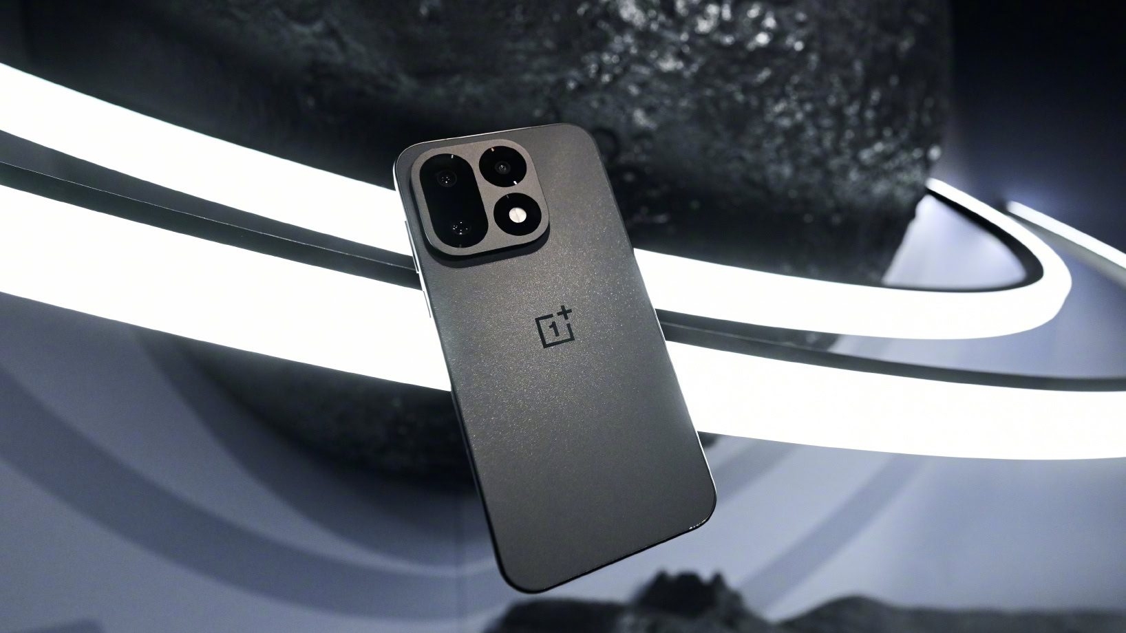 OnePlus 16 official image Weibo black scaled